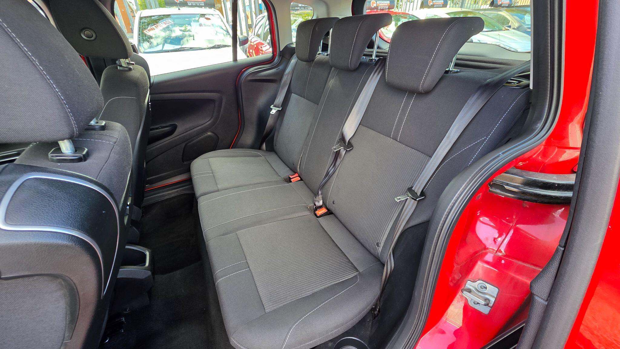 Ford B-Max view 28