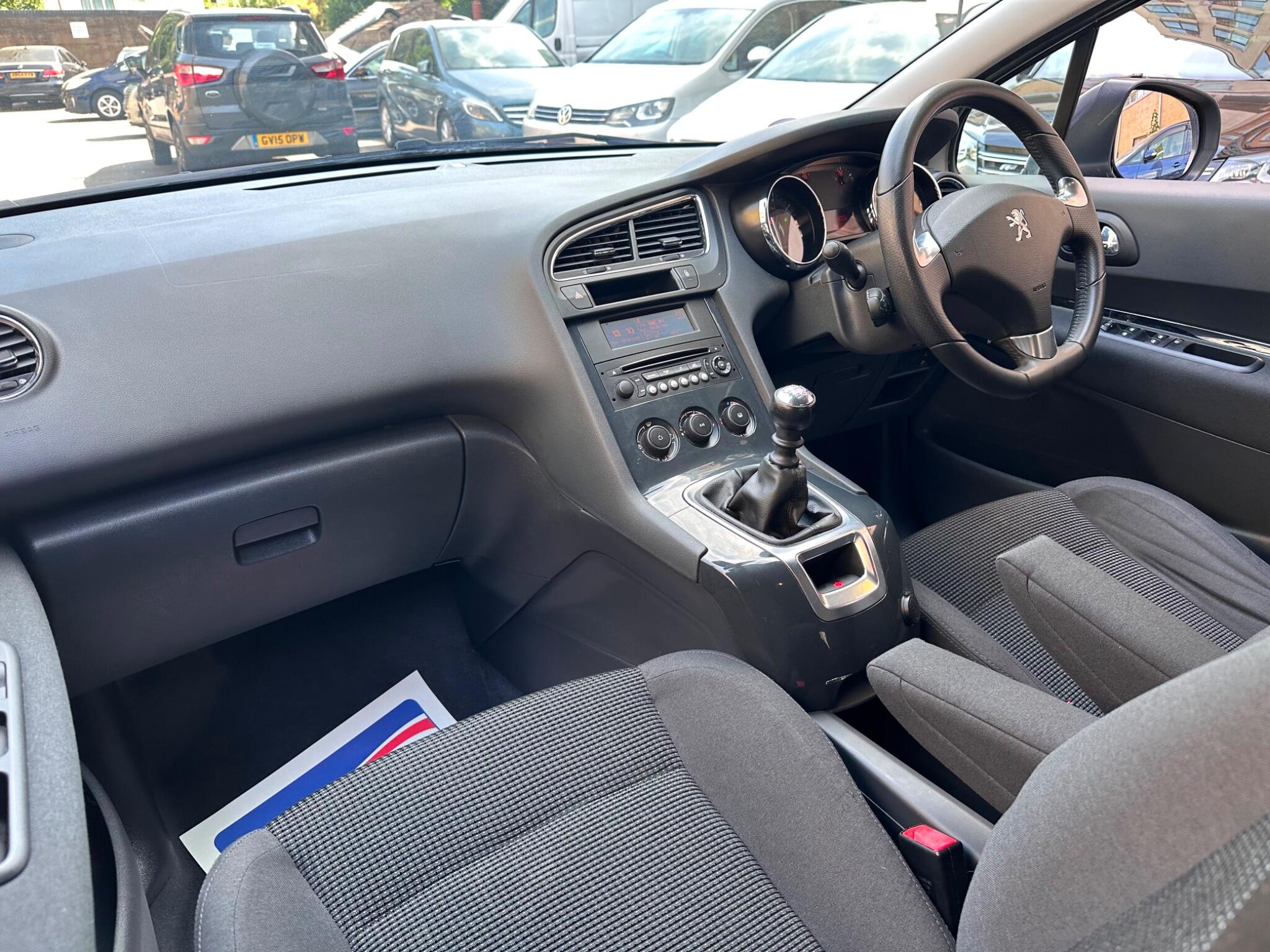 Peugeot 5008 view 16