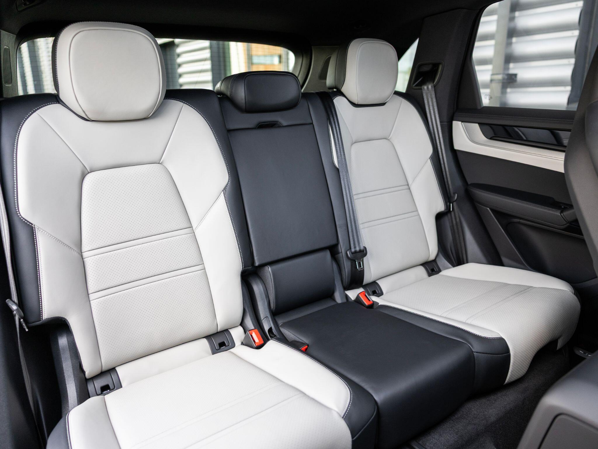 Porsche Cayenne view 44