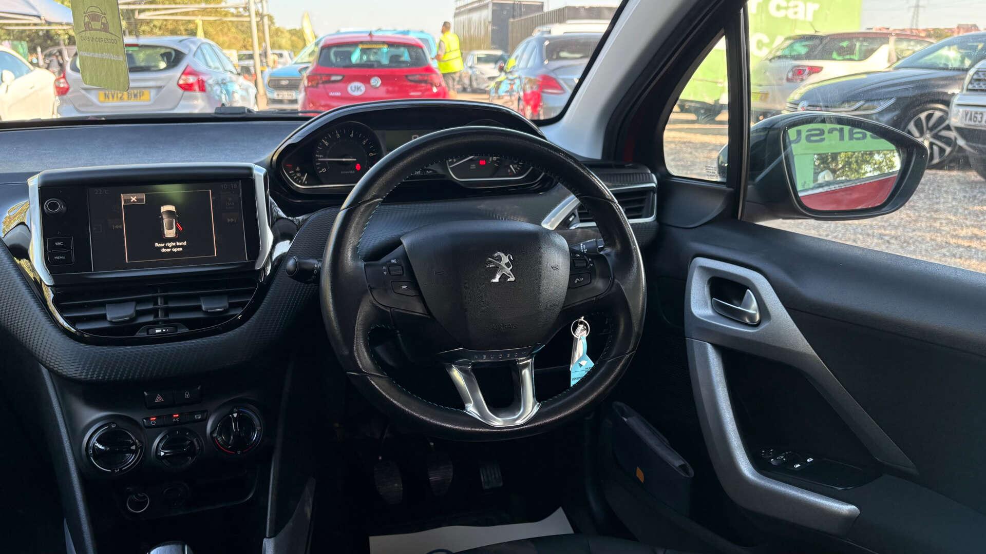 Peugeot 2008 view 16