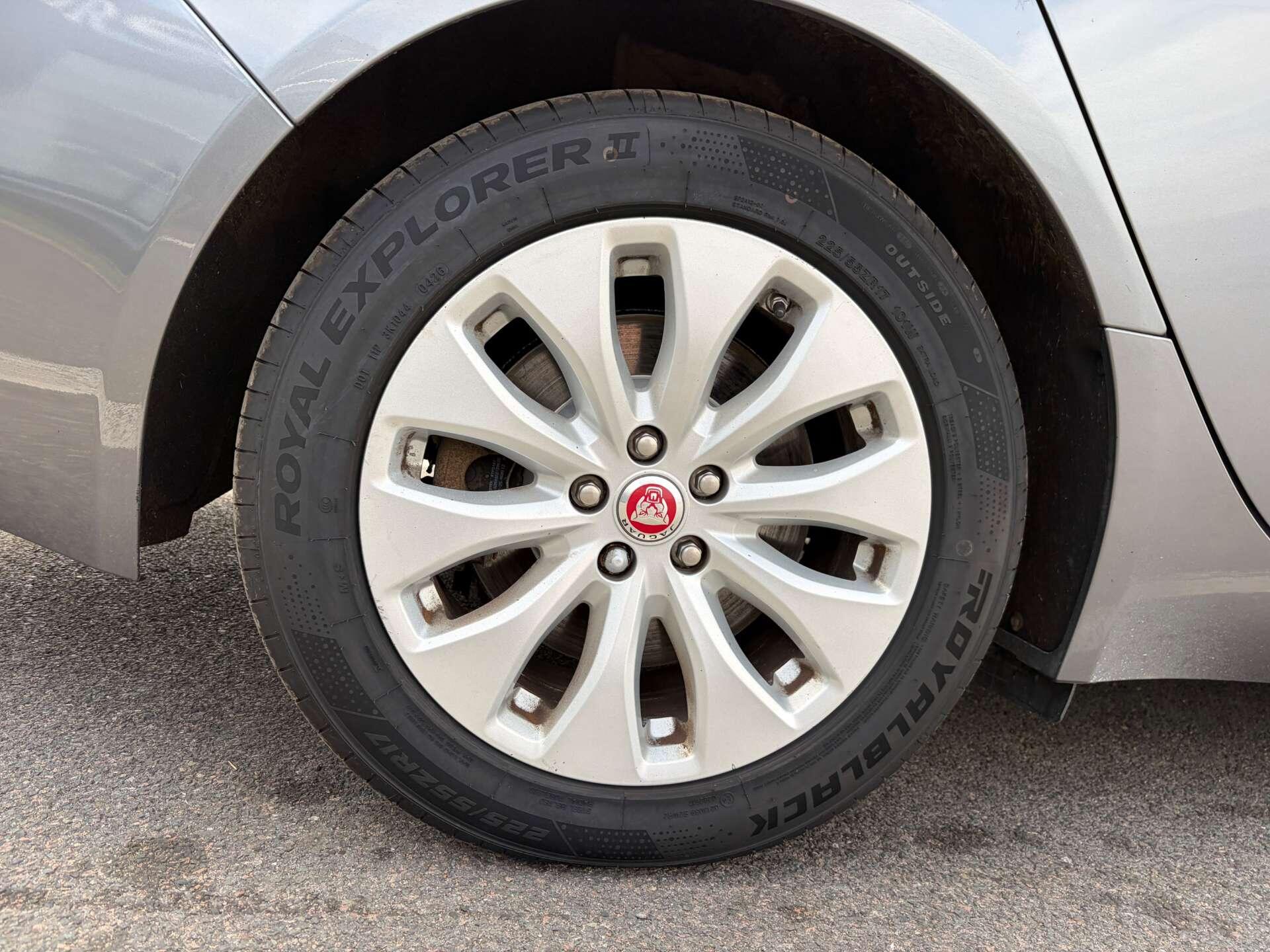 Jaguar XF view 13