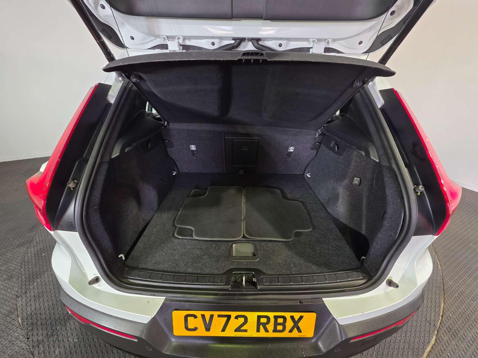 Volvo XC40 view 40