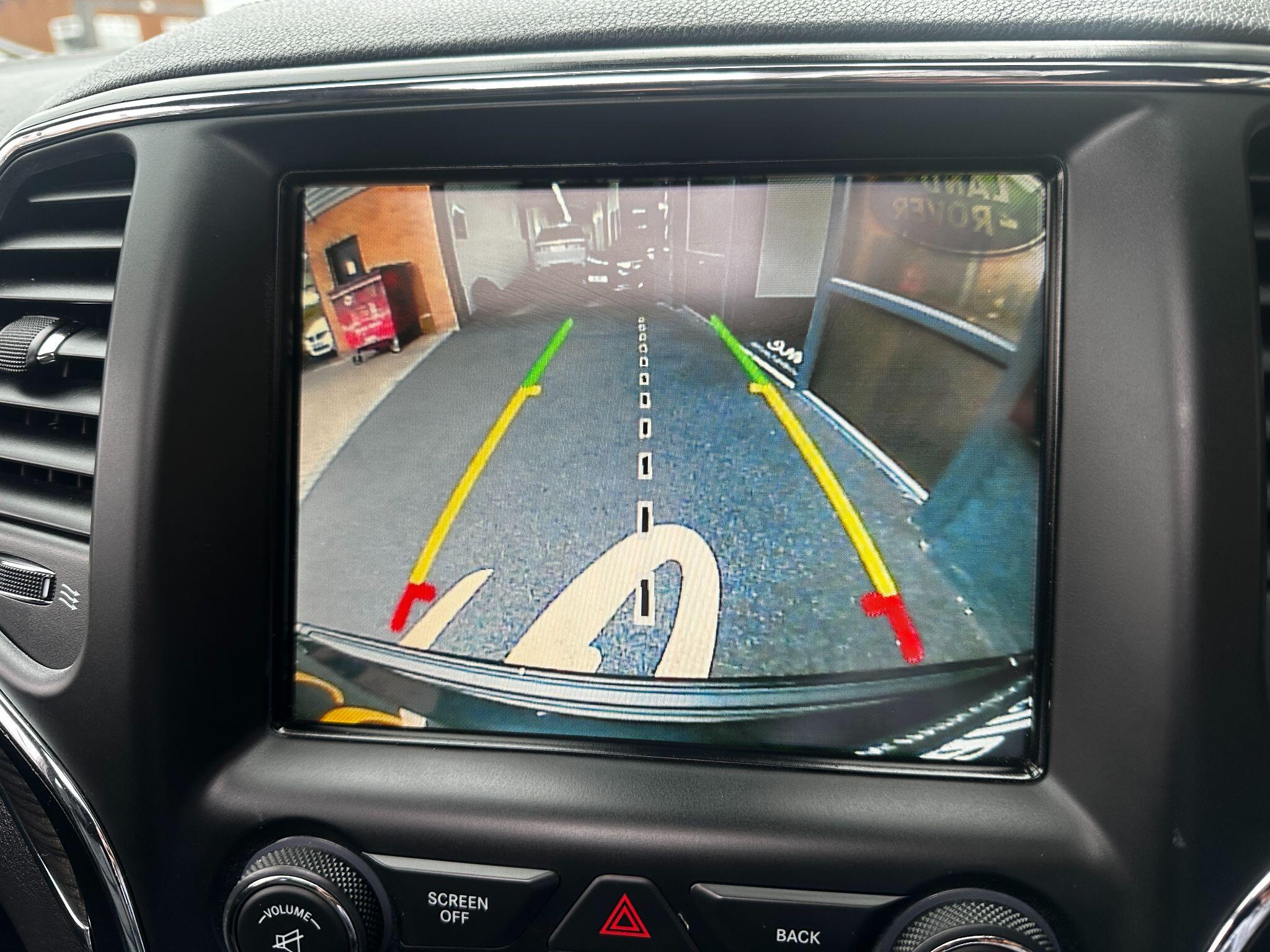 Jeep Grand Cherokee view 13