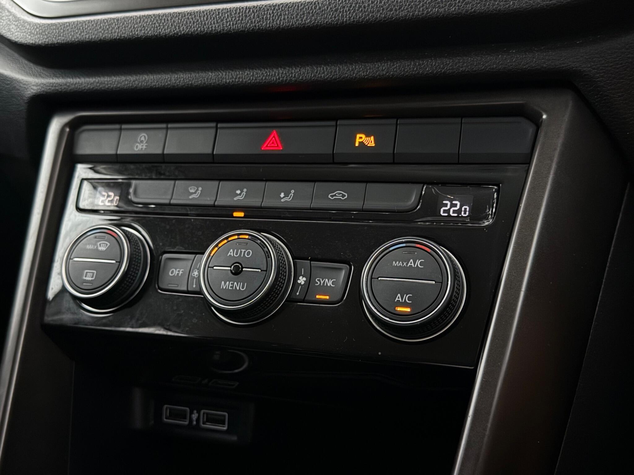 Volkswagen T-Roc view 21