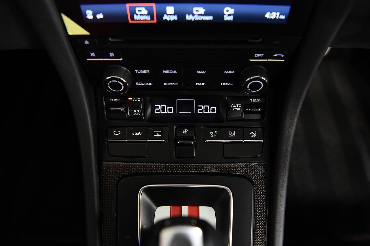 Porsche 911 view 23