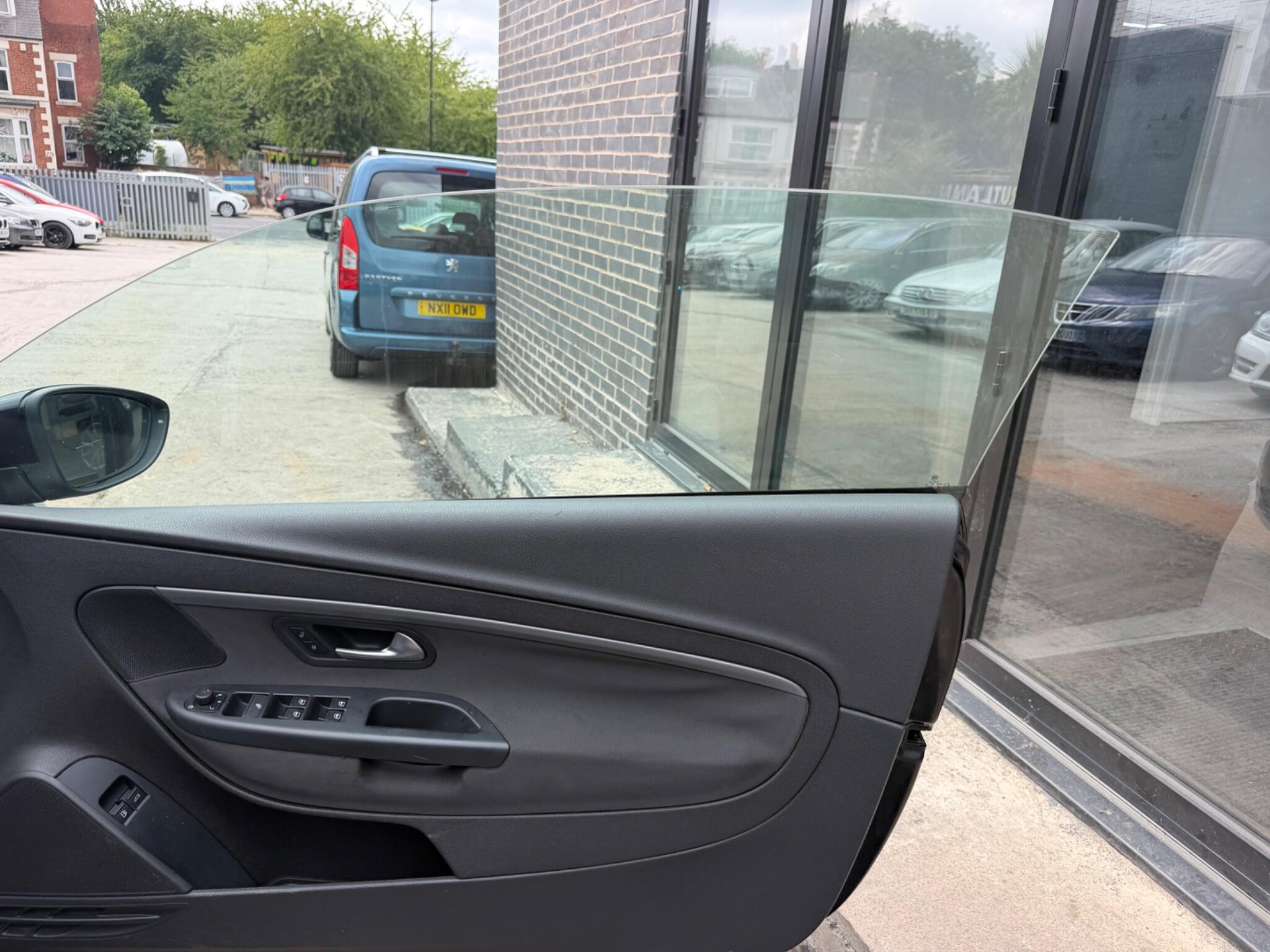Volkswagen Eos view 9