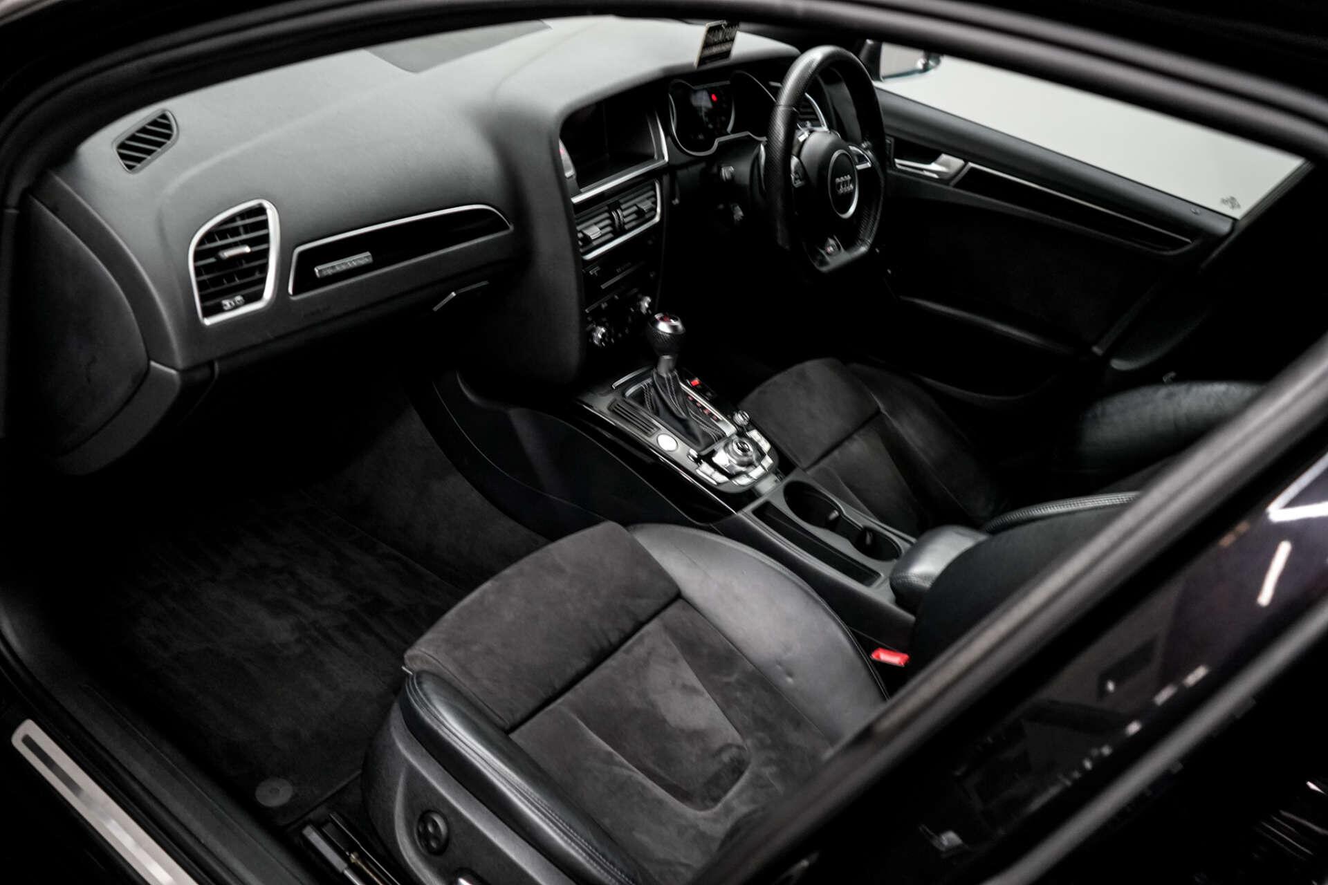 Audi RS4 view 16
