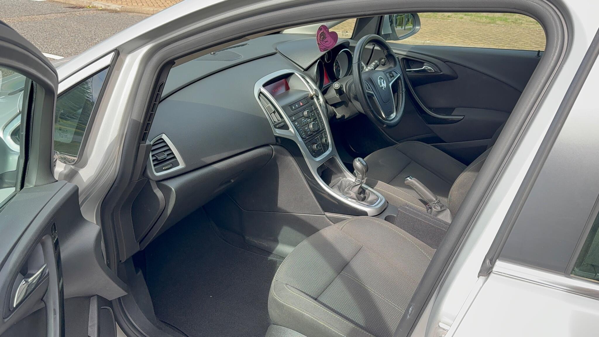 2015 Vauxhall Astra 1.6i SRi Euro 6 5dr • 60,200 miles image 41