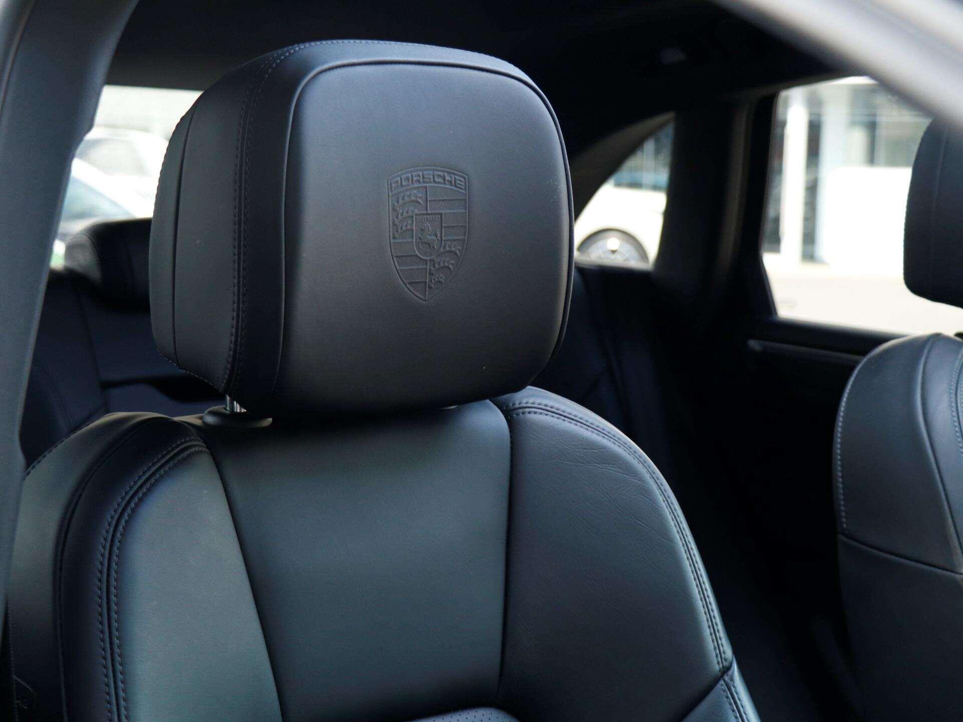 Porsche Macan view 22