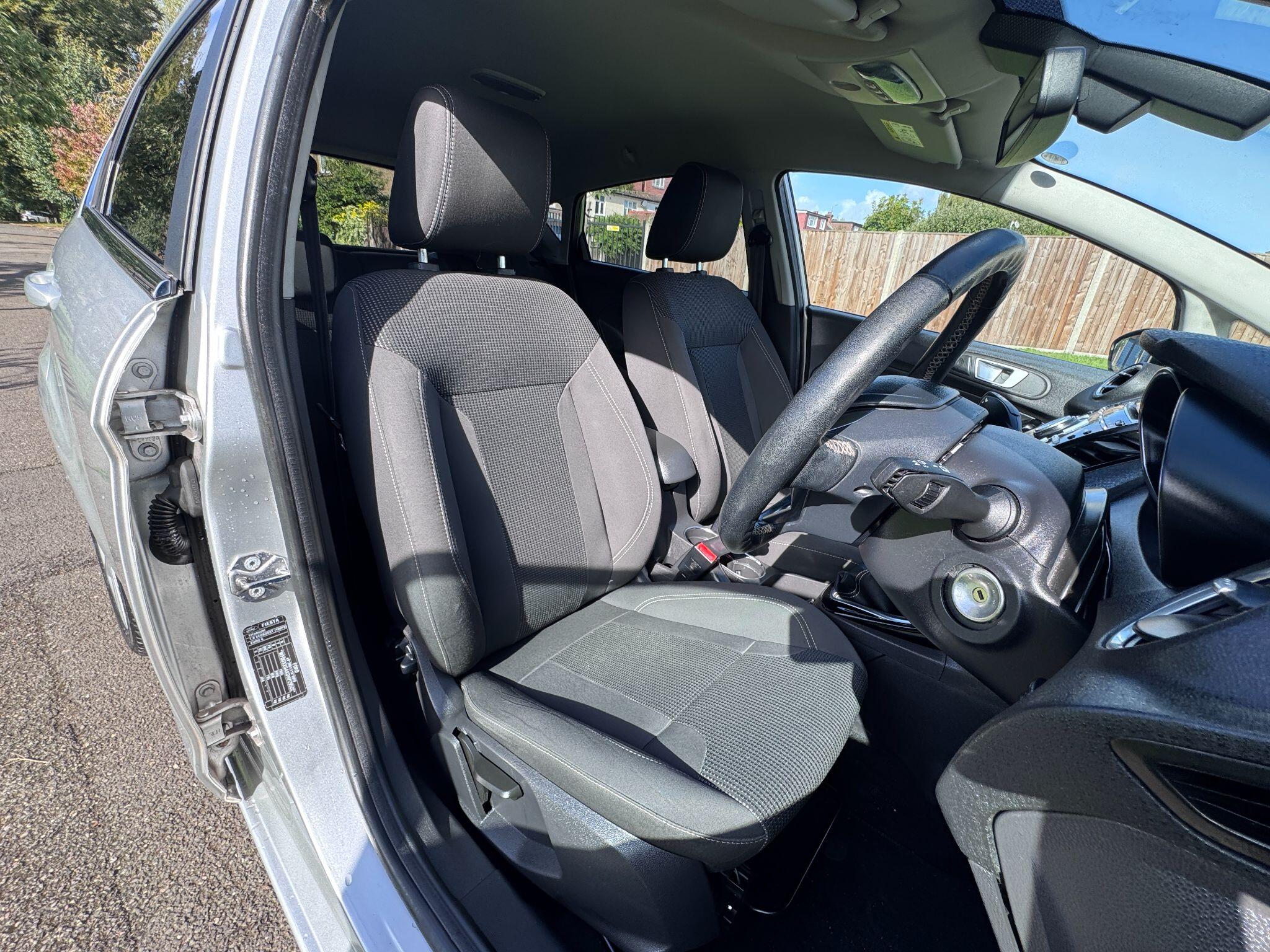 2017 Ford Fiesta image 33