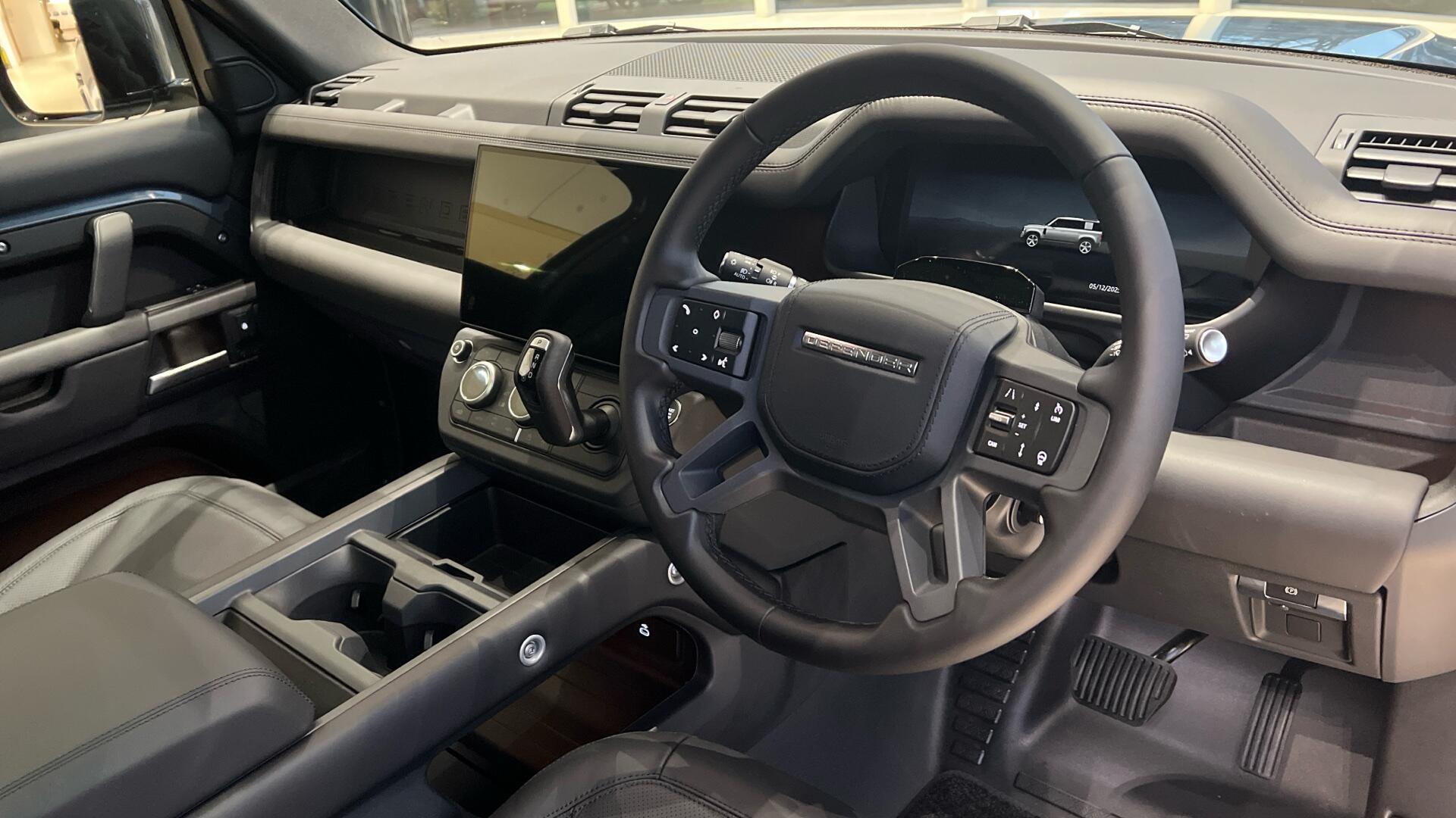 Land Rover Defender view 9