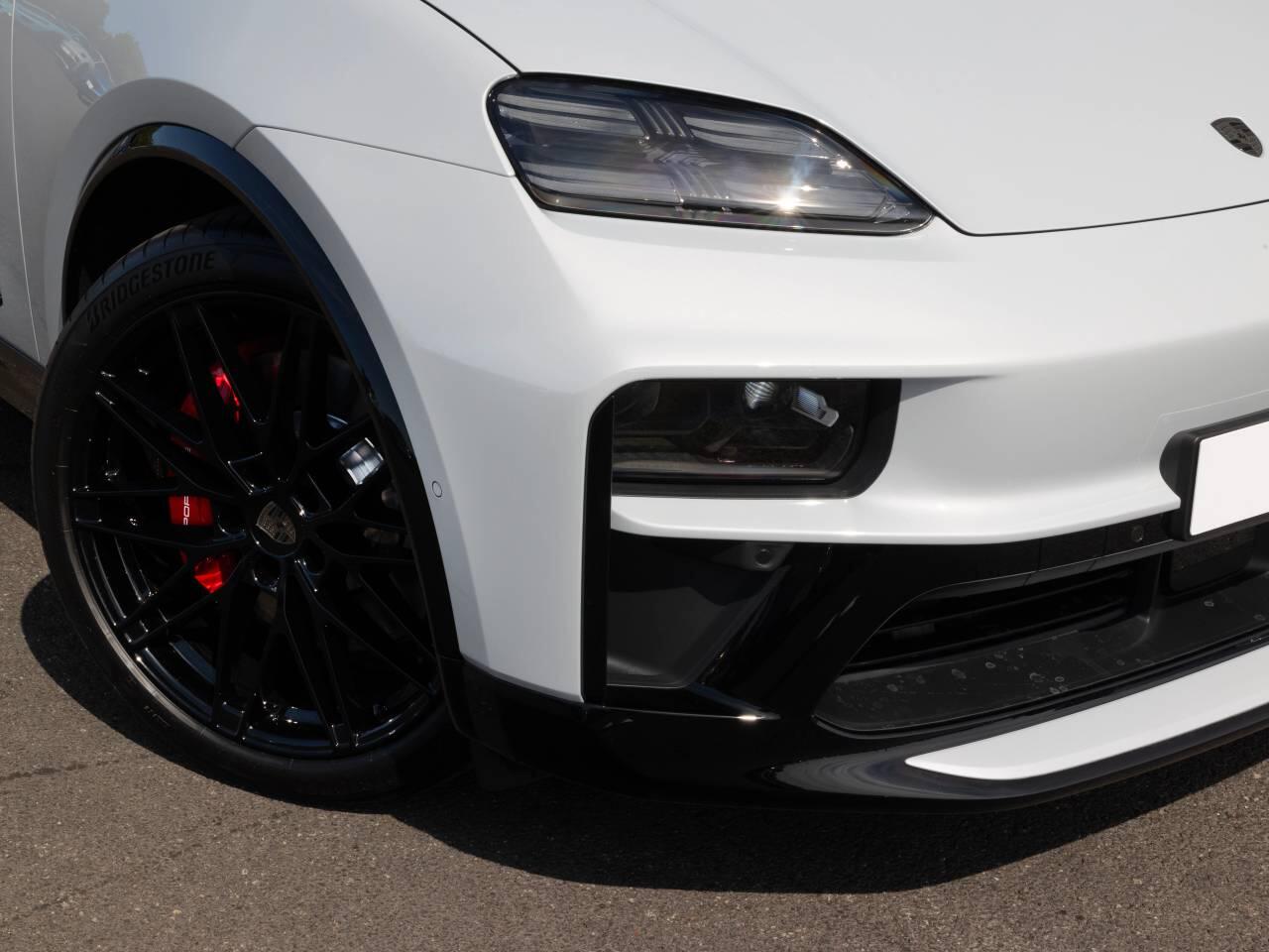 Porsche Macan view 22