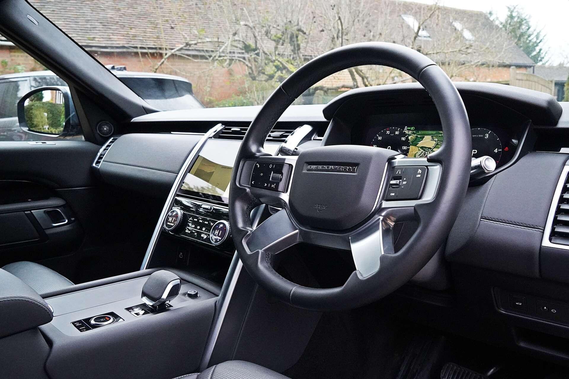 Land Rover Discovery view 17