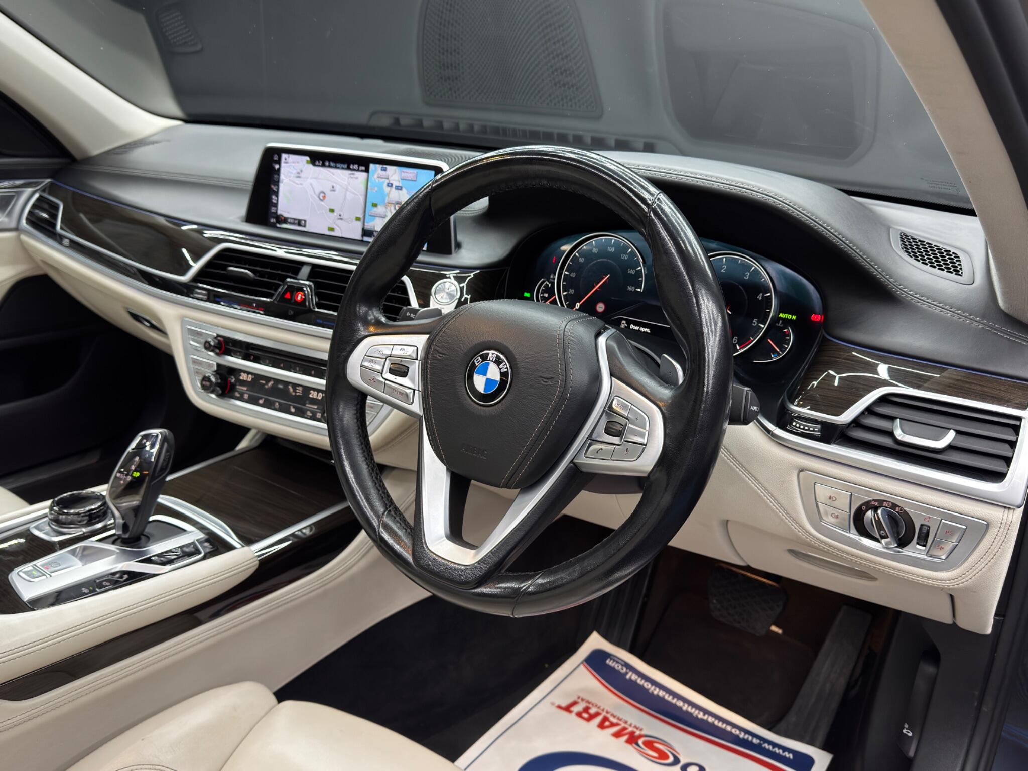 BMW 7 Series view 9