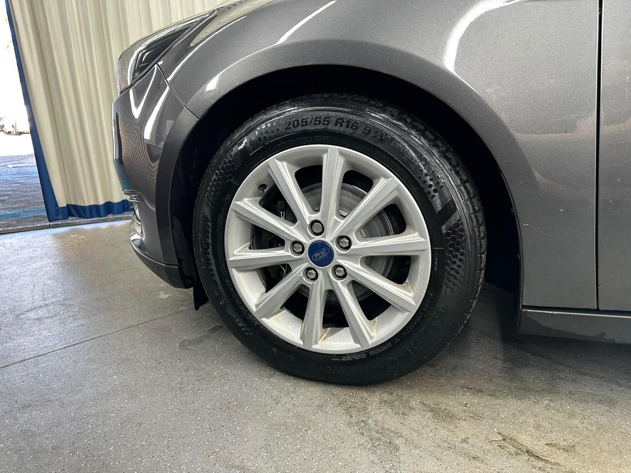 Ford Focus view 13