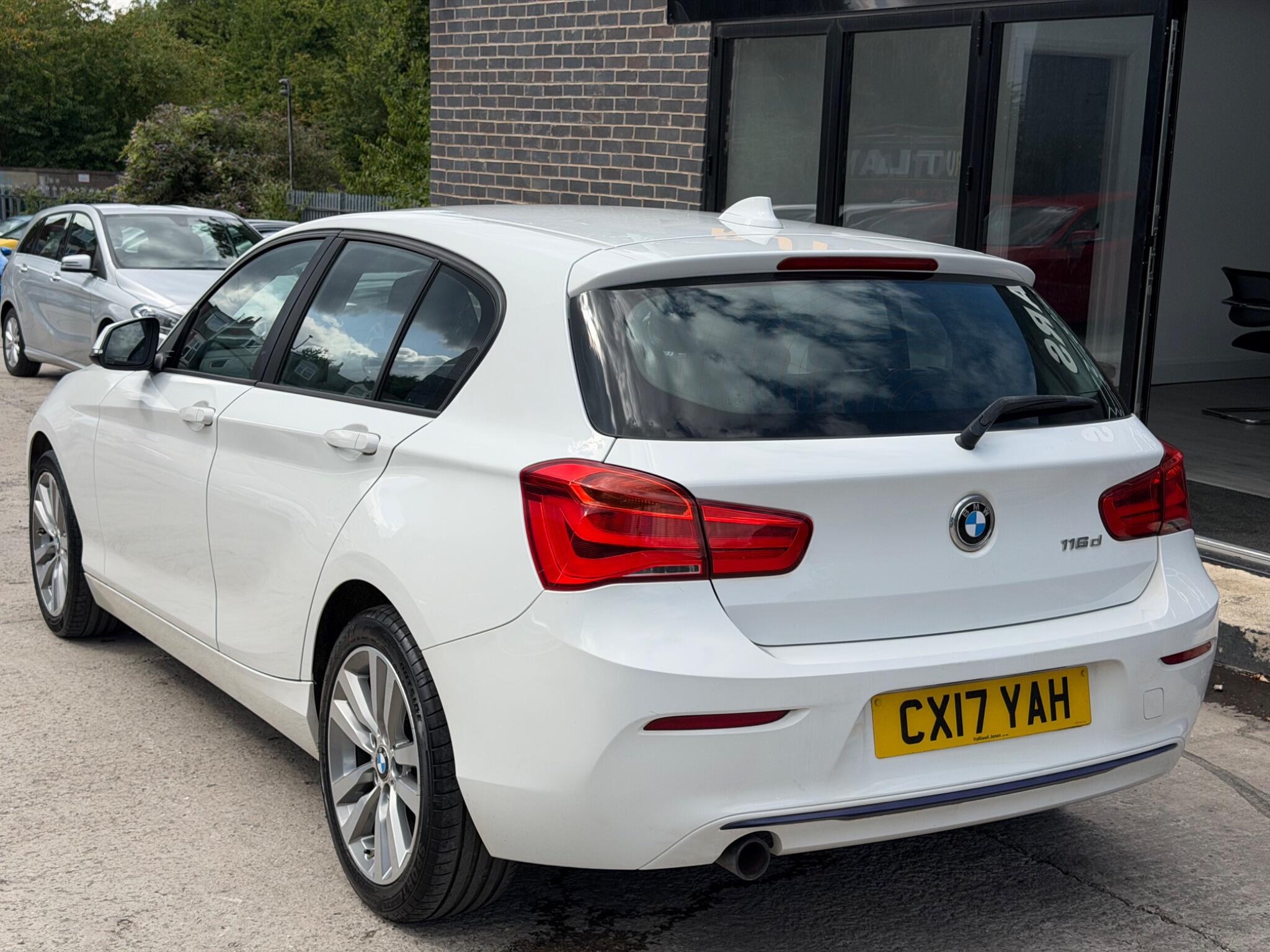 BMW 1 Series view 6