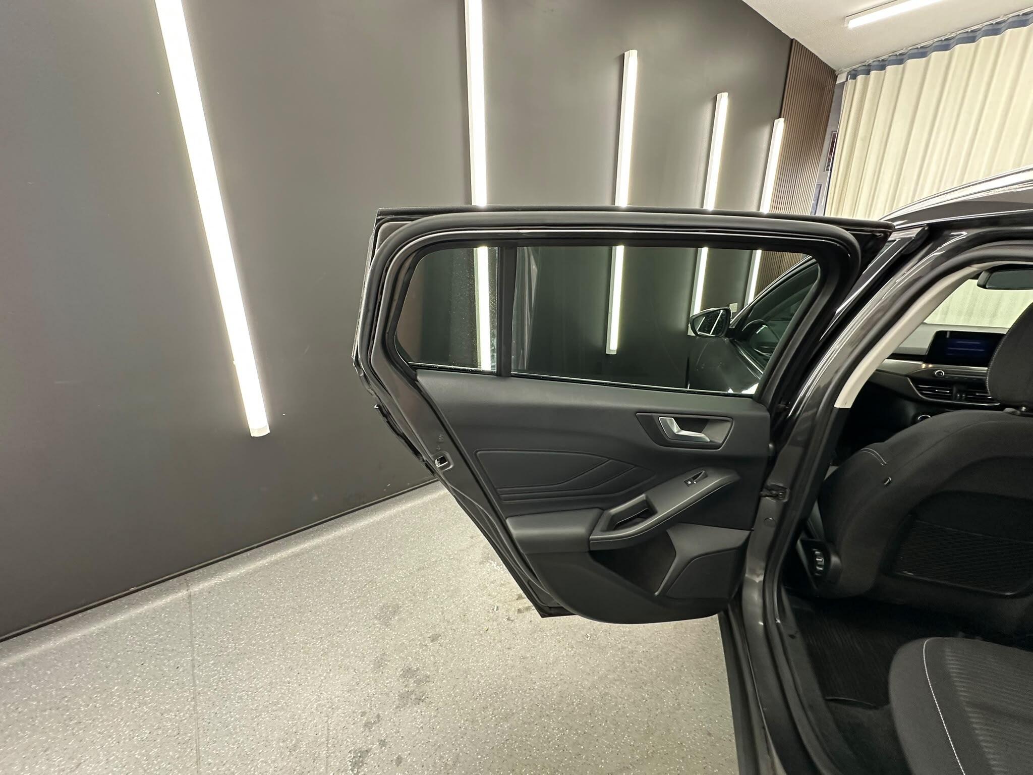 Ford Focus view 14