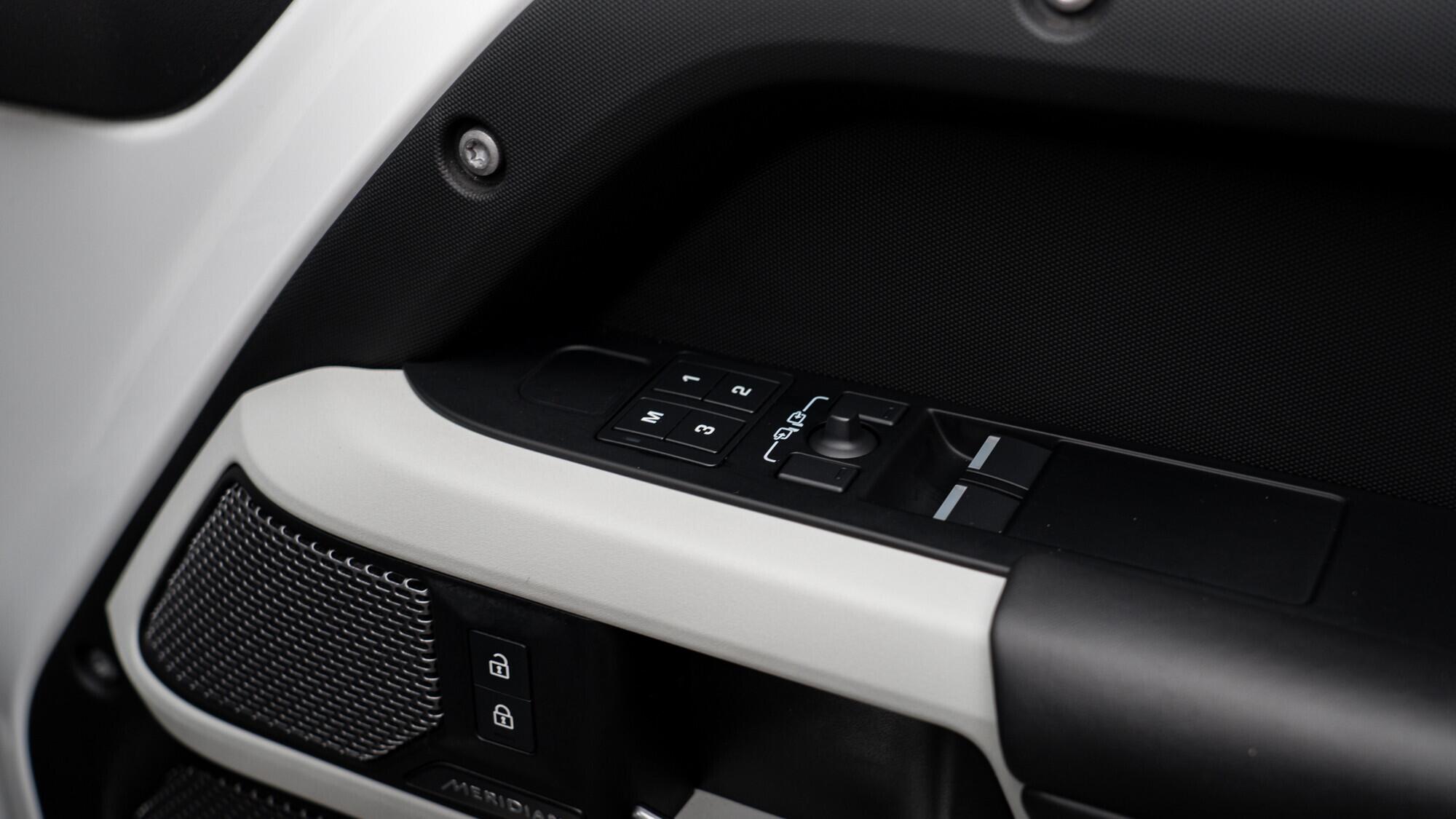 Land Rover Defender view 45
