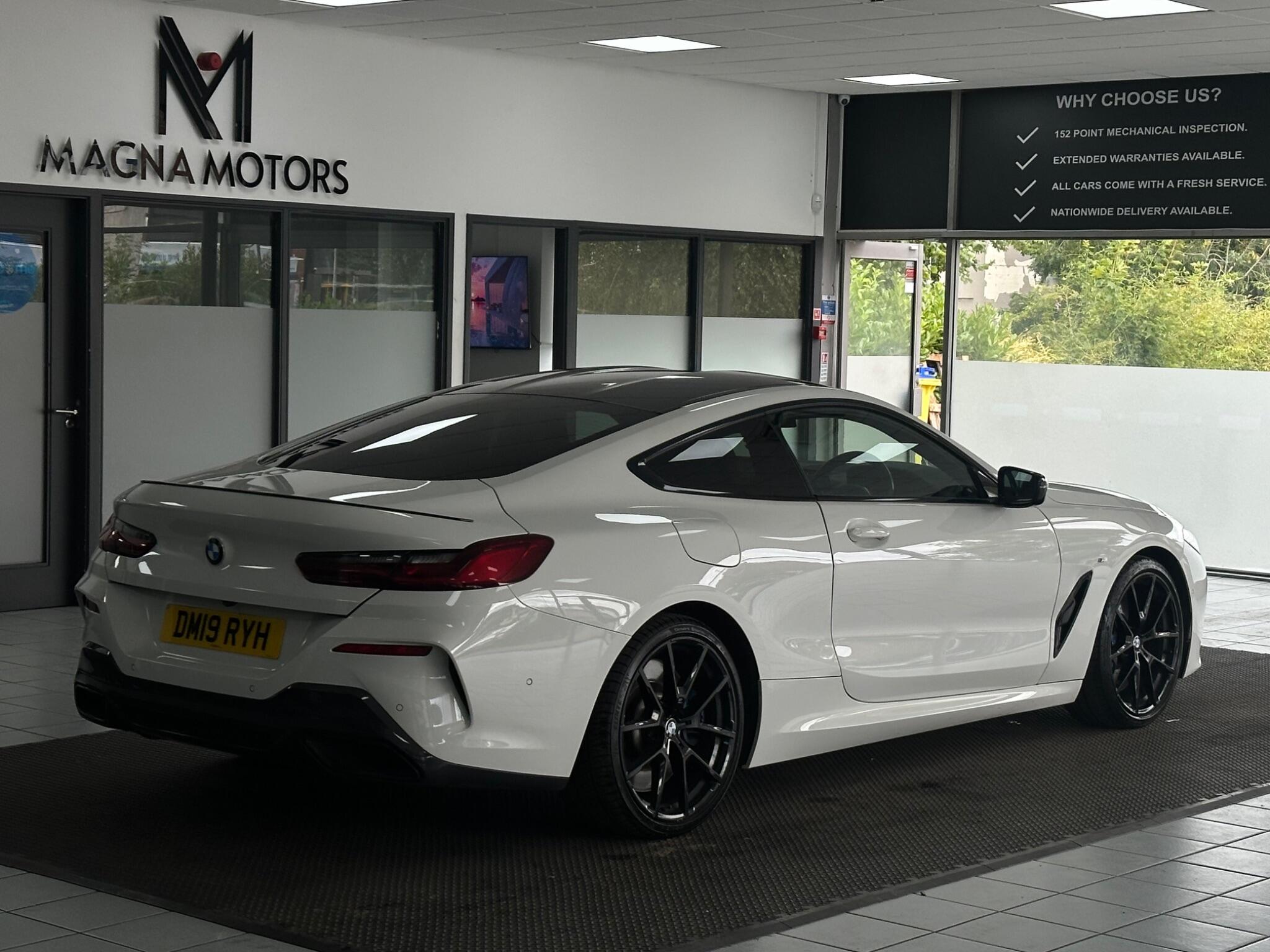 BMW 8 Series view 13