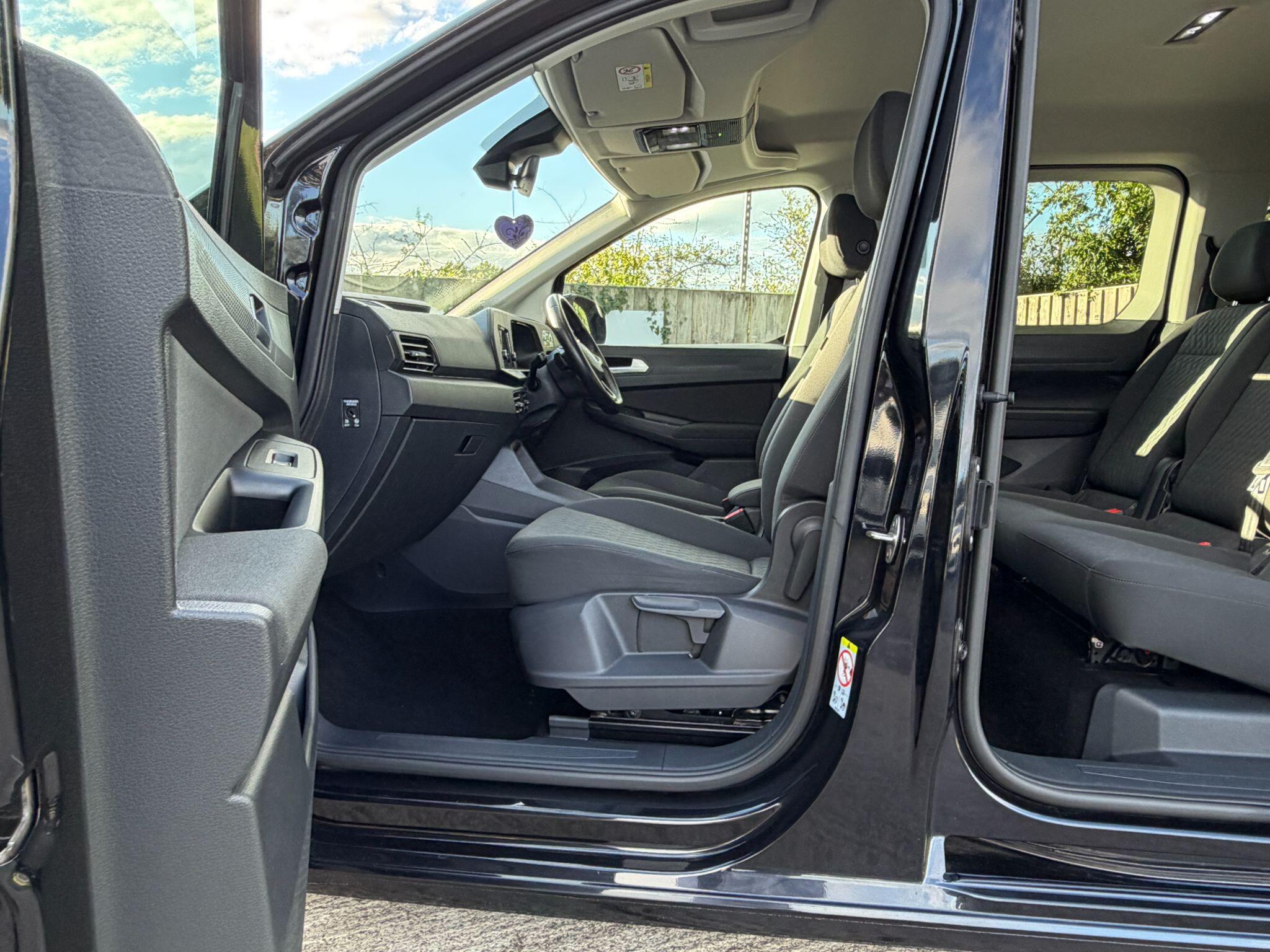 Volkswagen Caddy Maxi view 12