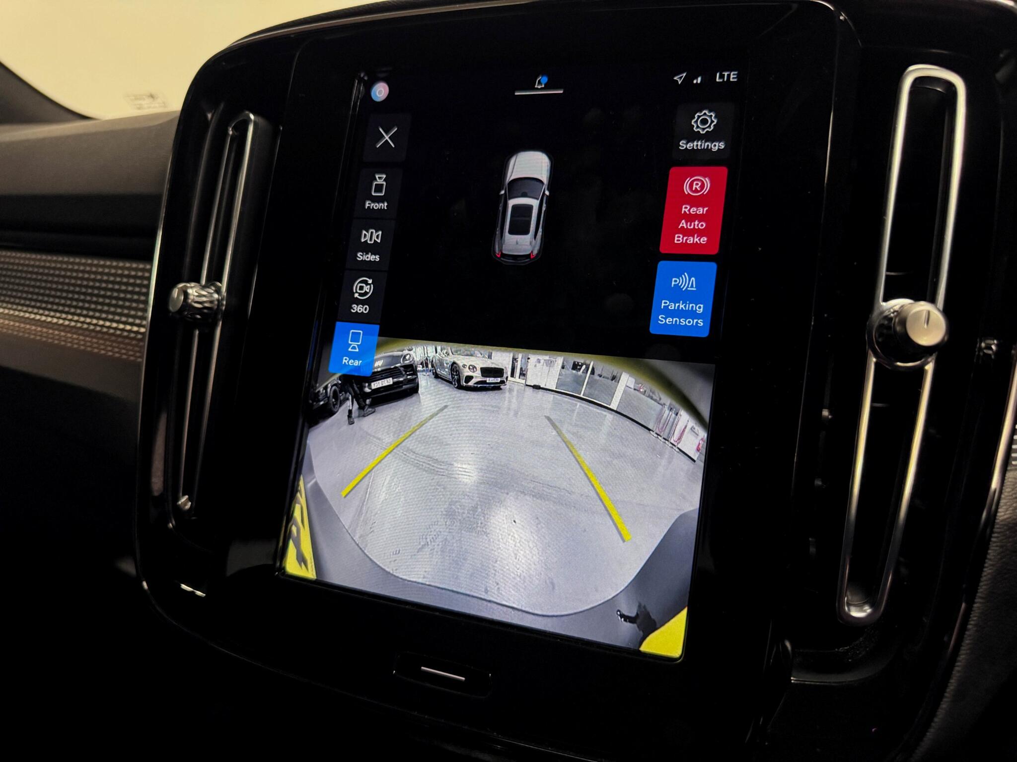 Volvo XC40 view 9
