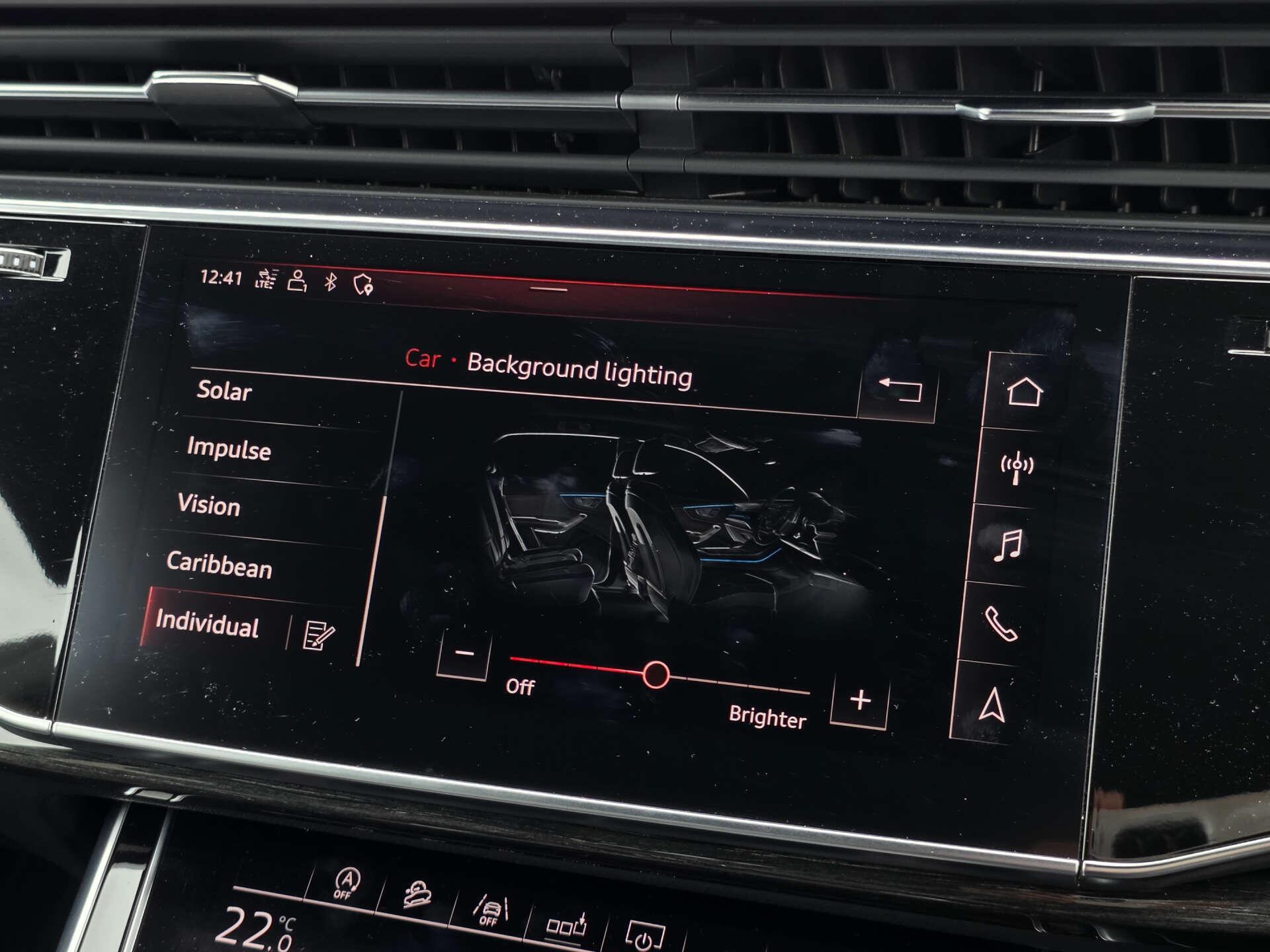 Audi Q8 view 38