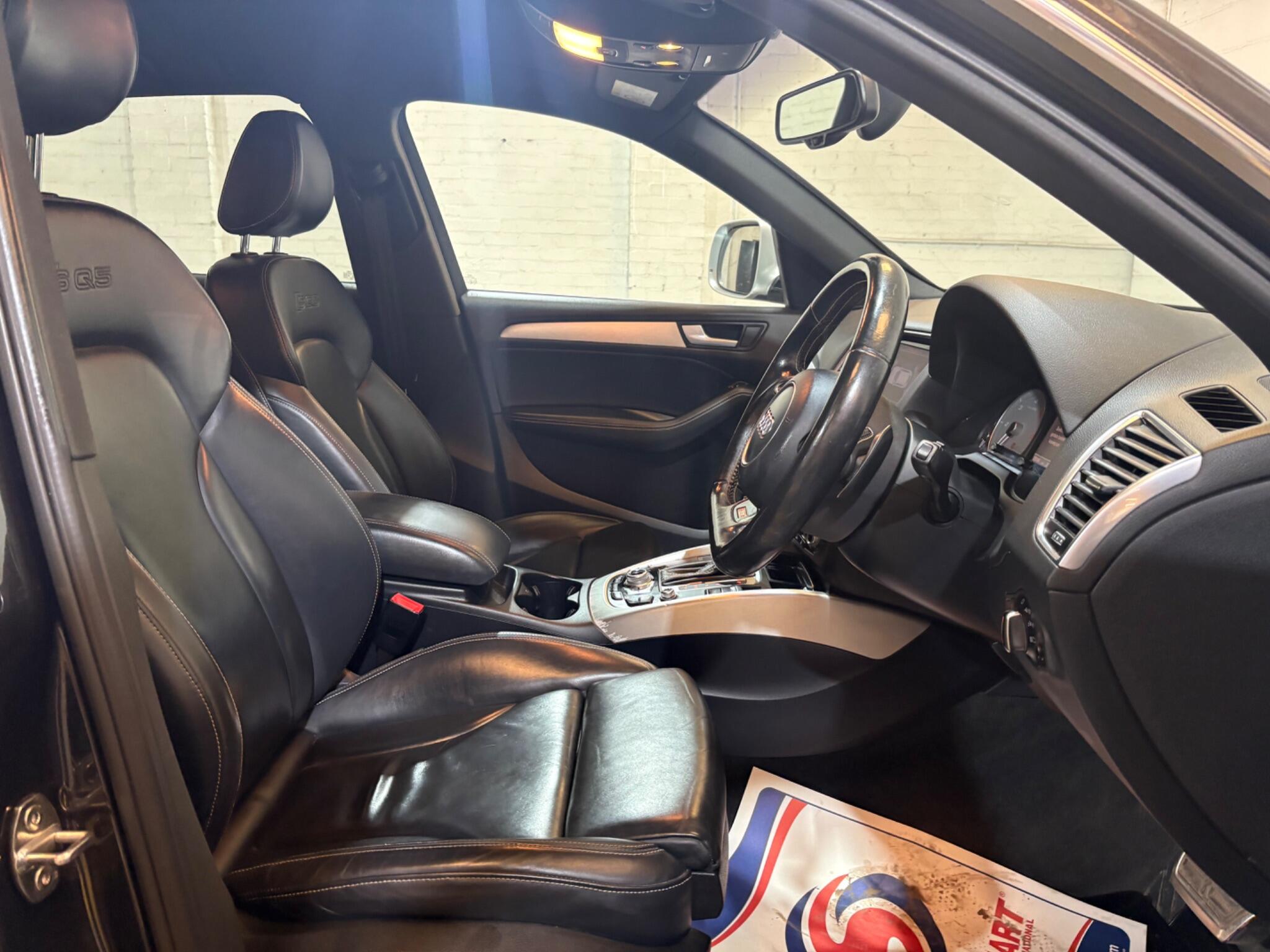 Audi SQ5 view 23
