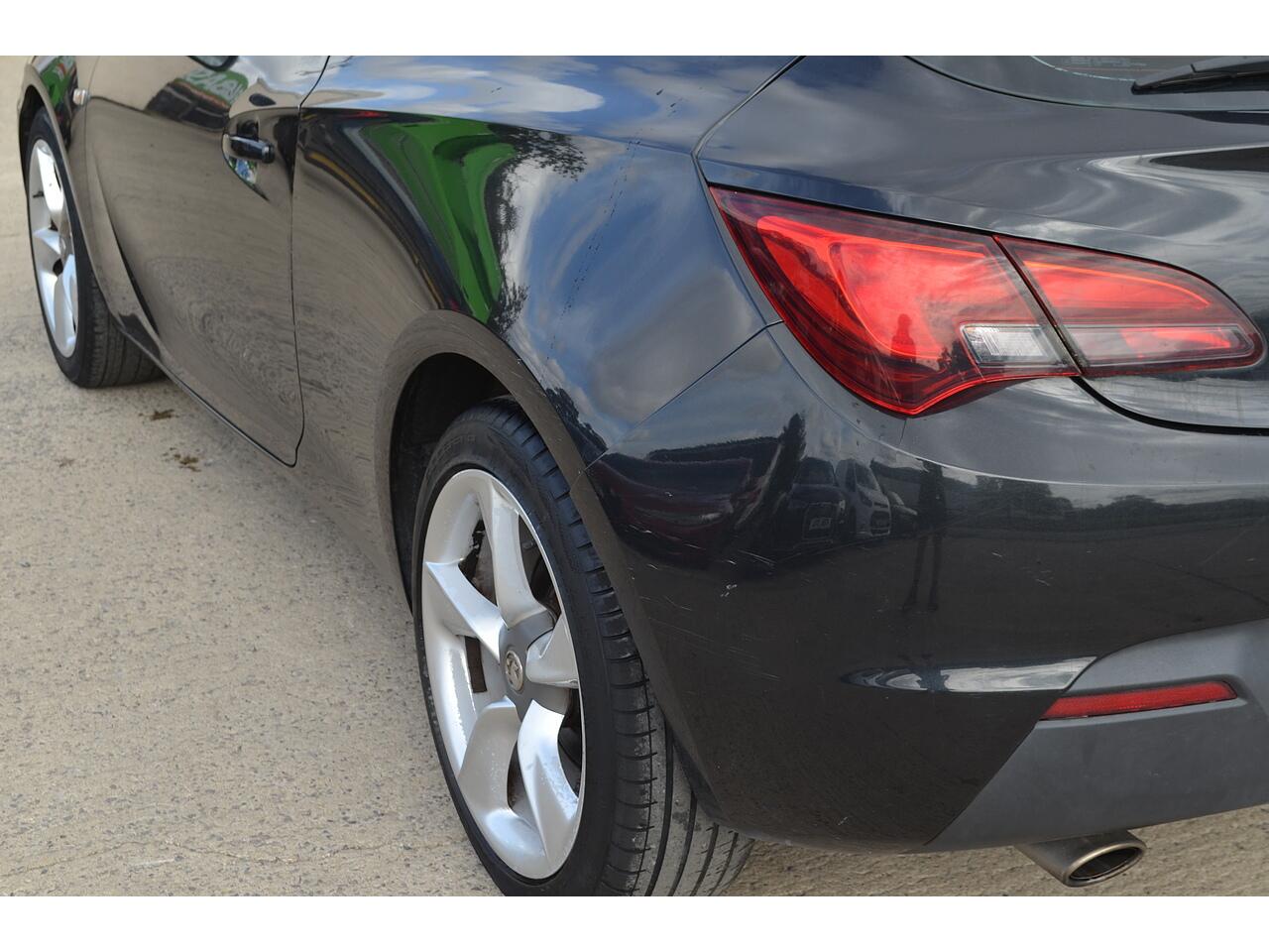Vauxhall Astra GTC view 38