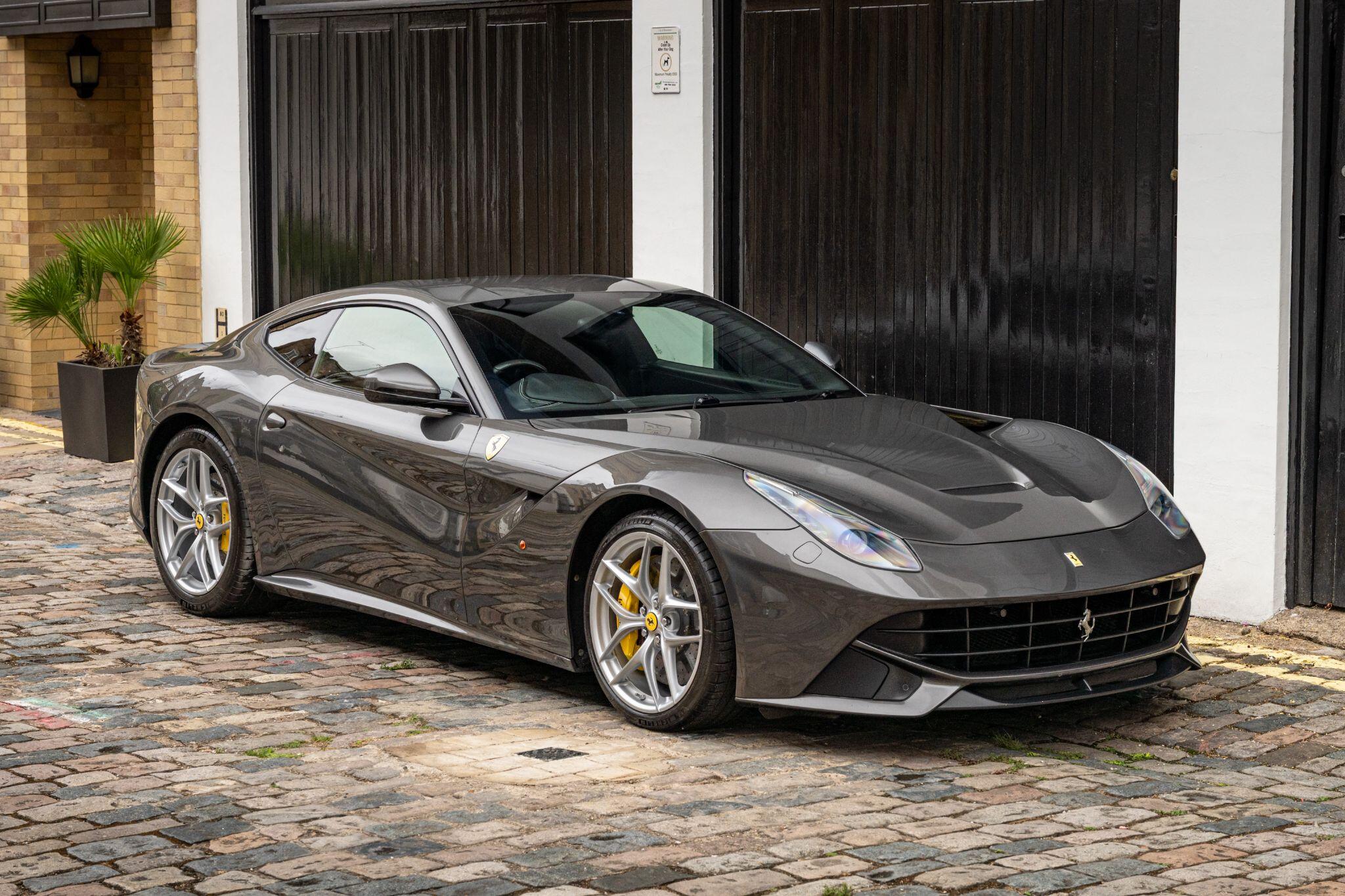 Ferrari F12 view 6