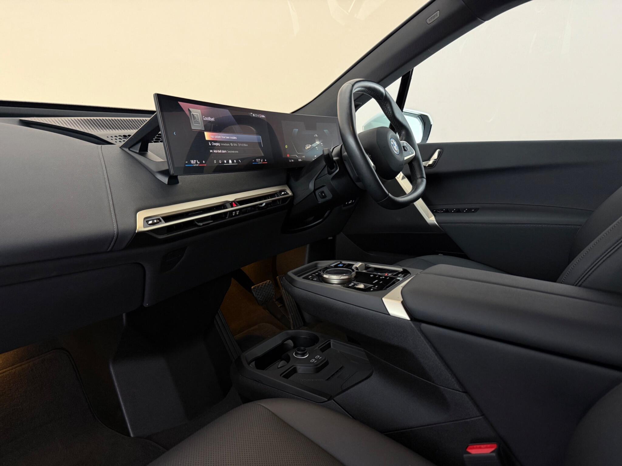 BMW Ix view 4
