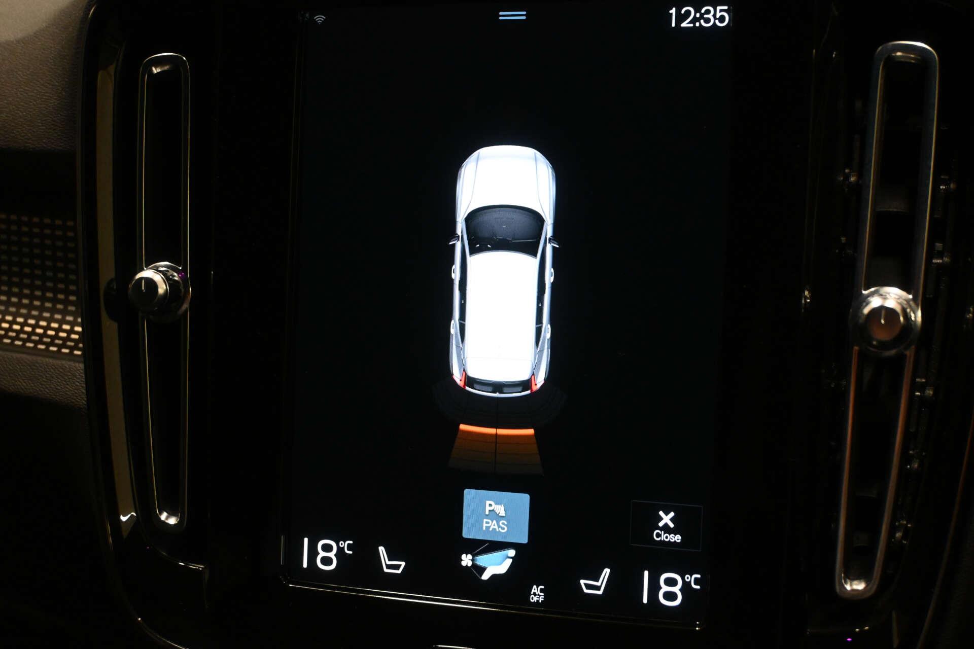 Volvo XC40 view 45