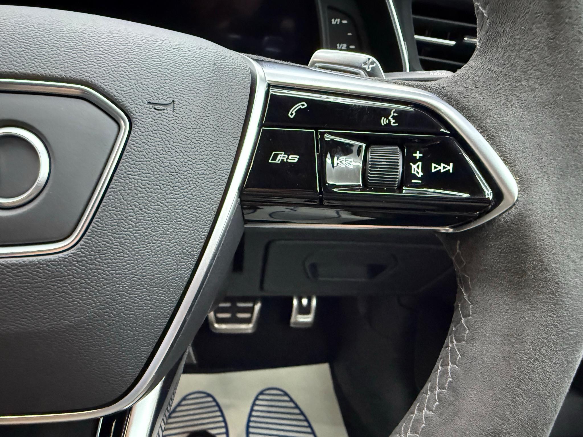 Audi RS6 Avant view 27