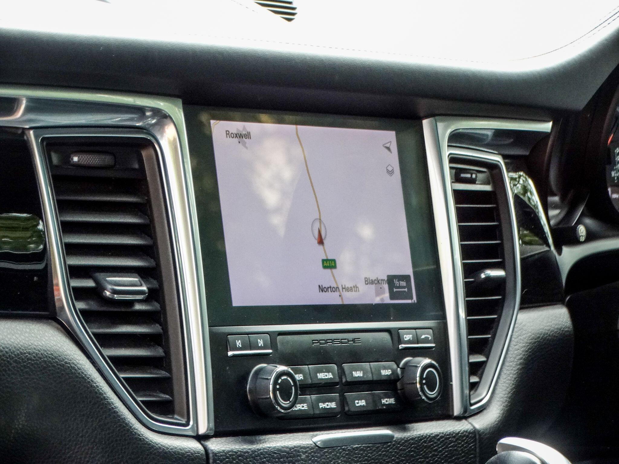 Porsche Macan view 16