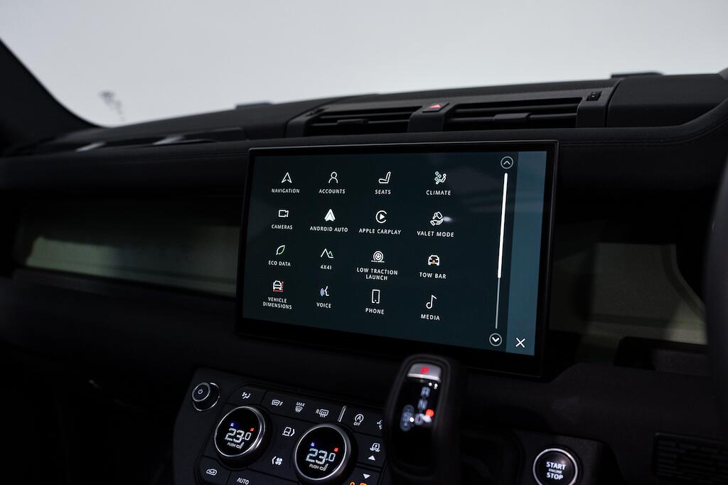 Land Rover Defender view 22