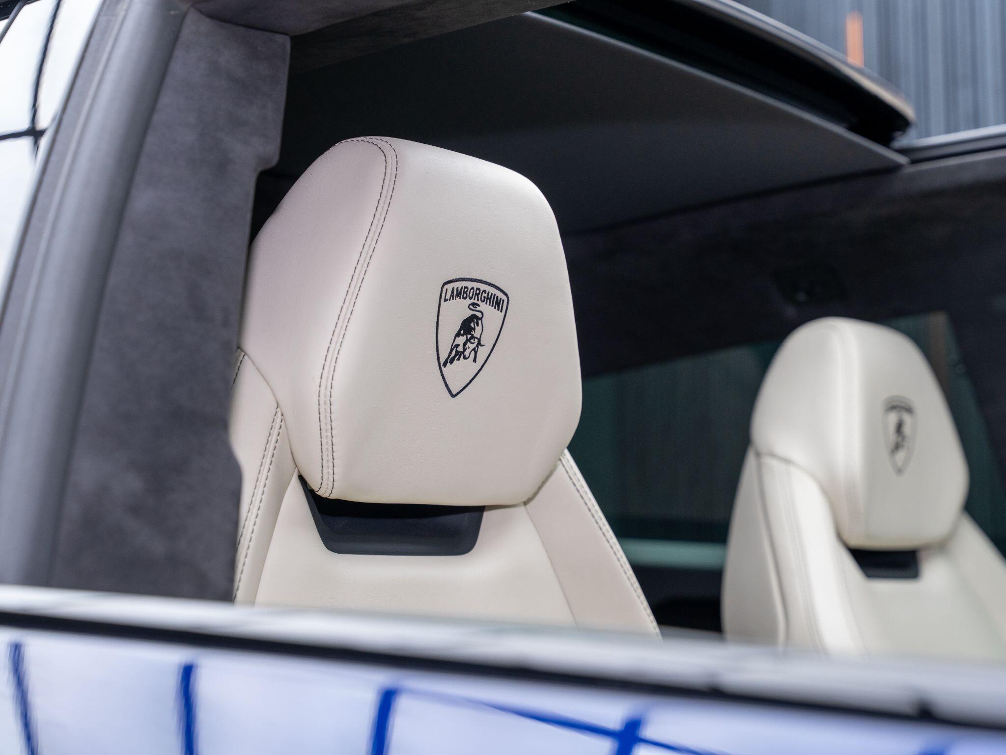 Lamborghini Urus view 26