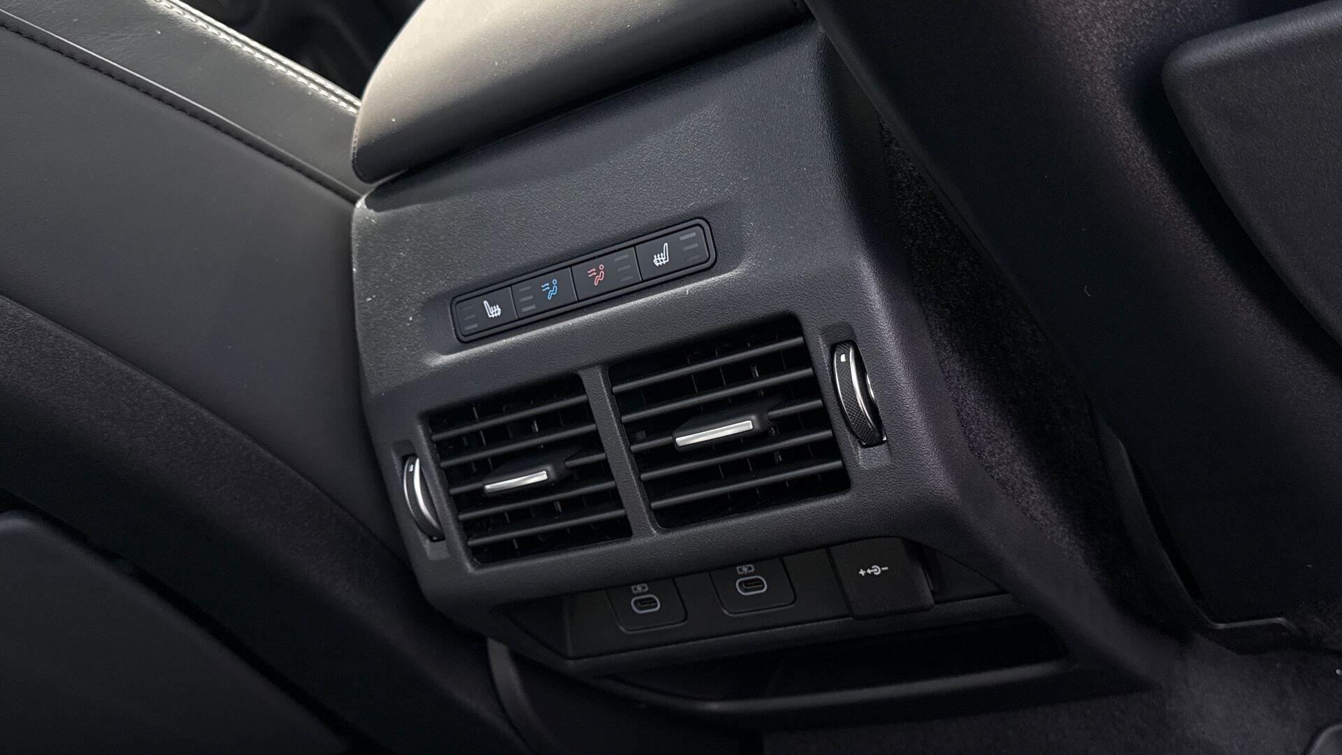 Land Rover Discovery Sport view 19