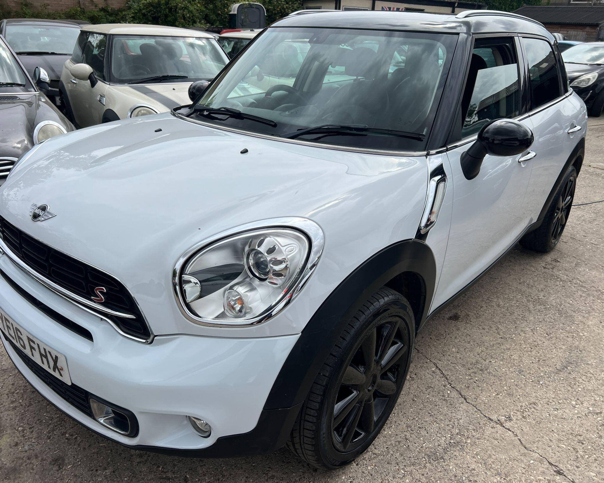 Mini Countryman view 2