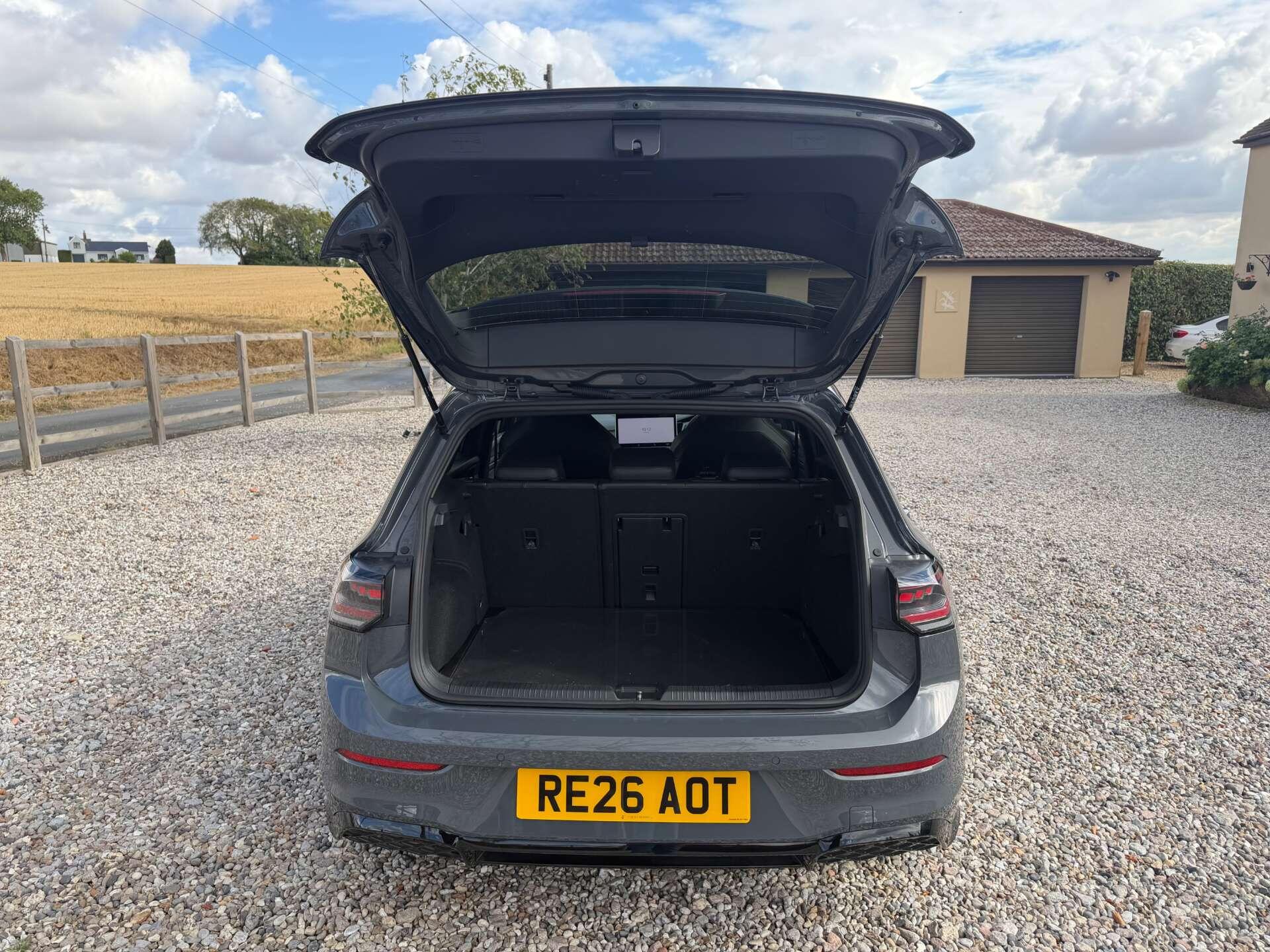 Volkswagen Golf view 9