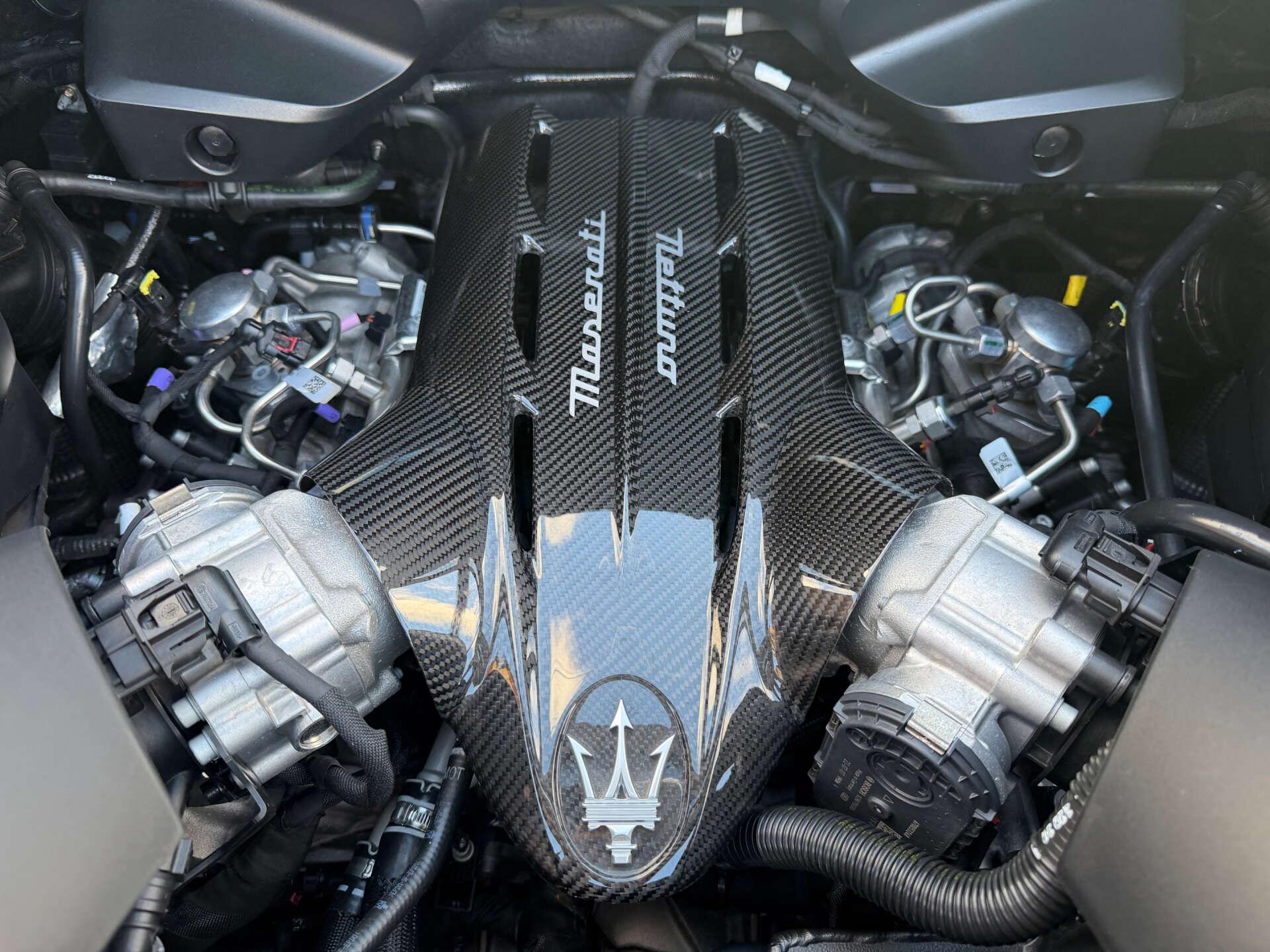 Maserati MC20 view 11