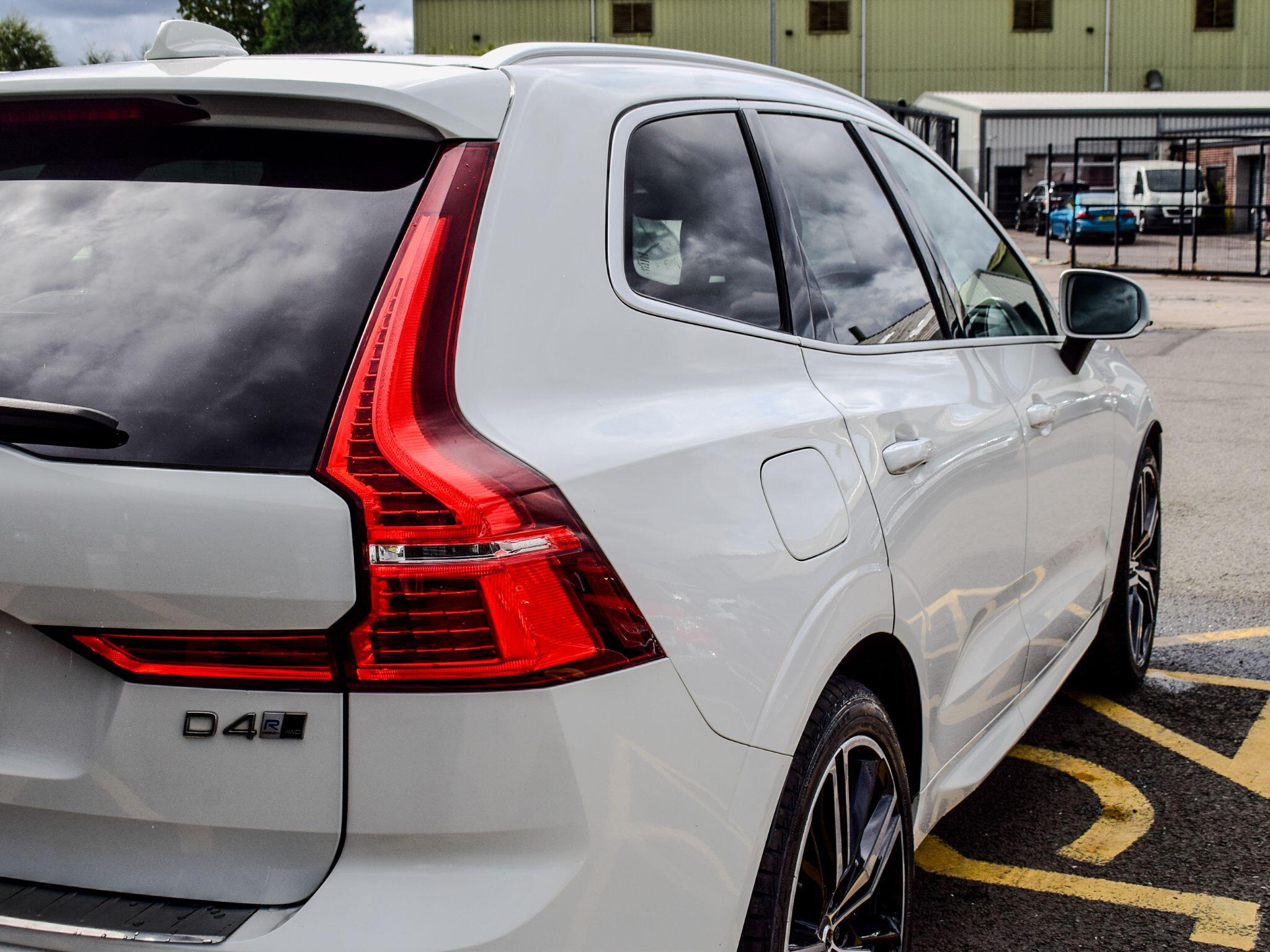 Volvo XC60 view 11