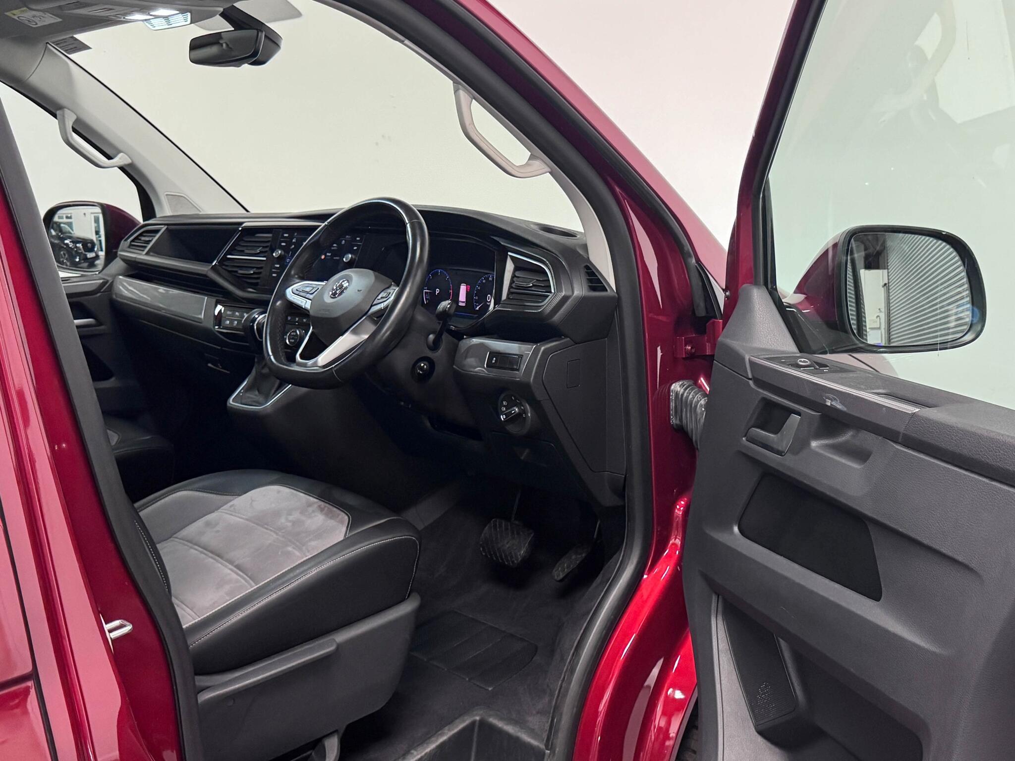 Volkswagen Caravelle view 37