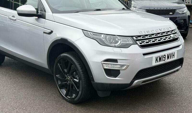 Land Rover Discovery Sport view 14