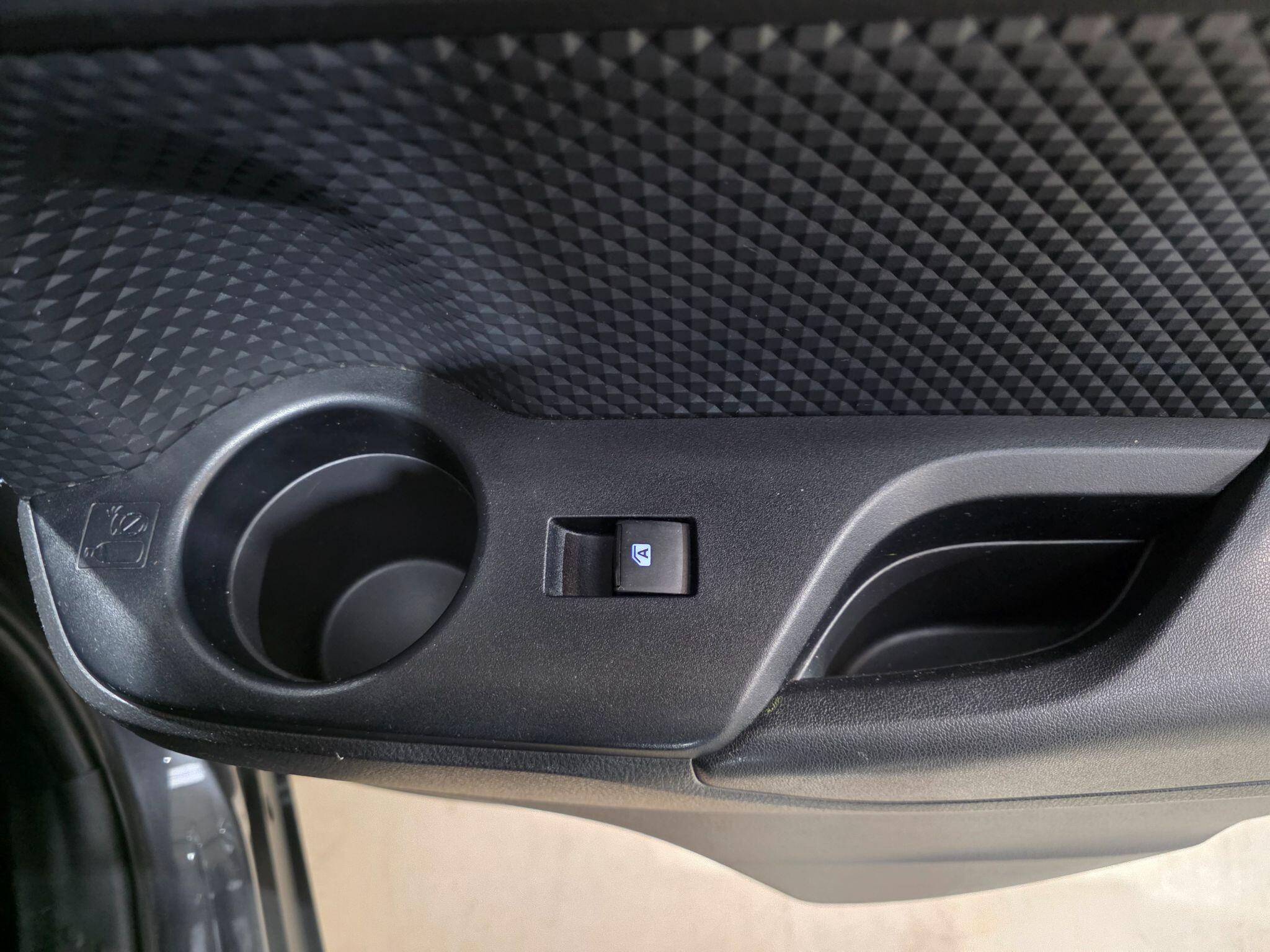 Toyota C-HR view 19