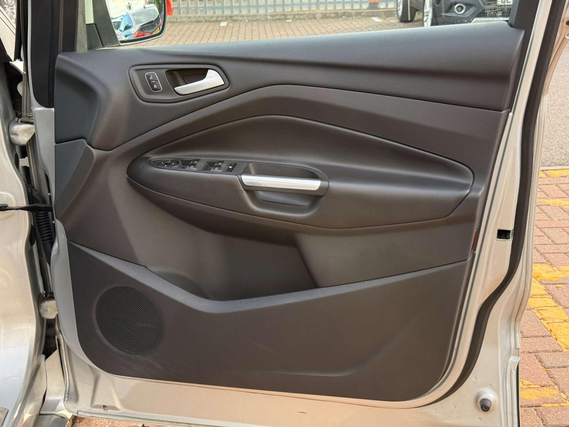 Ford Kuga view 19