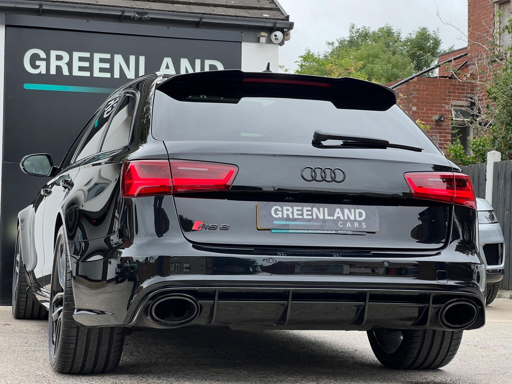 Audi RS6 view 32