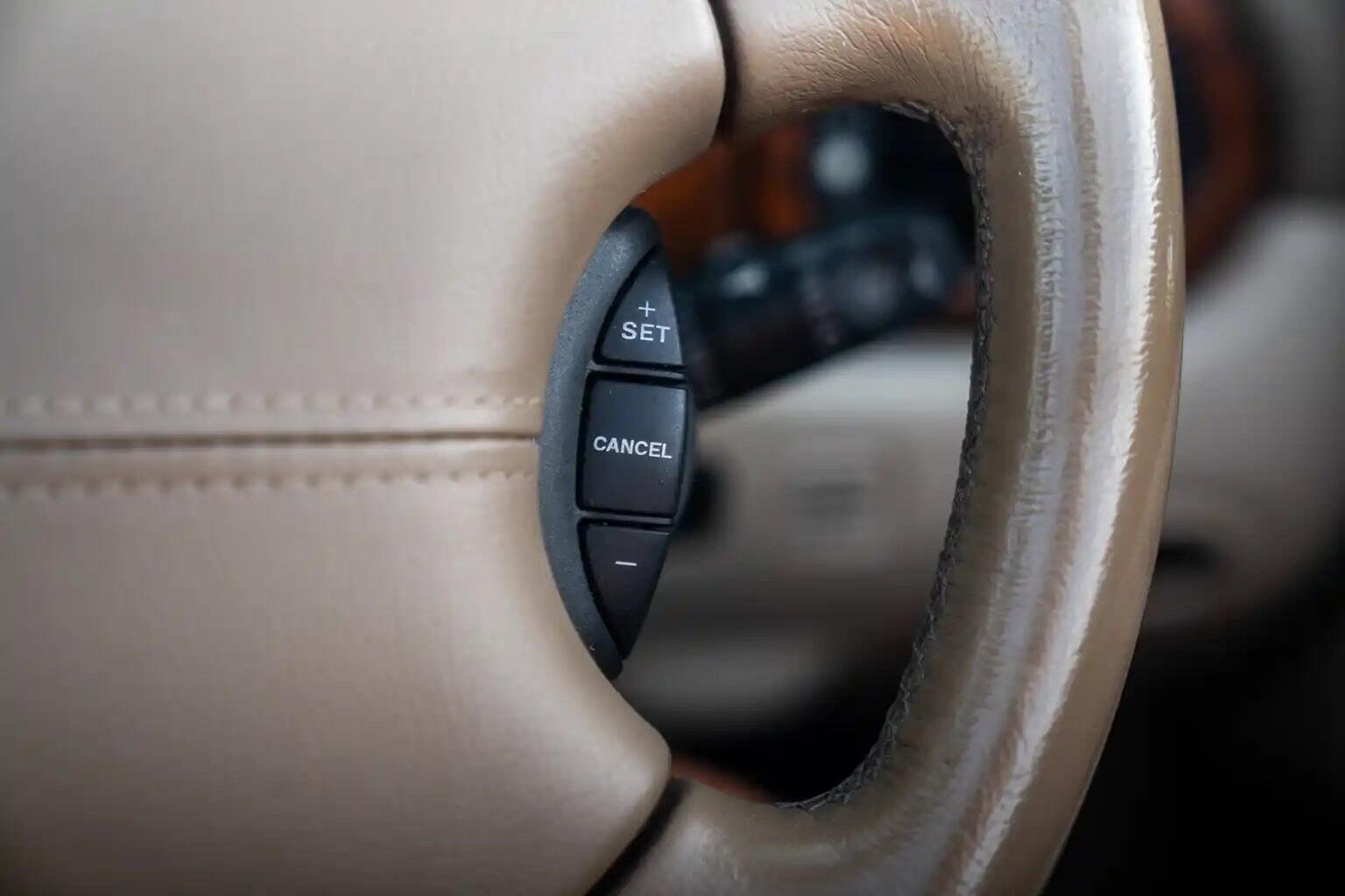 Jaguar XKR view 44