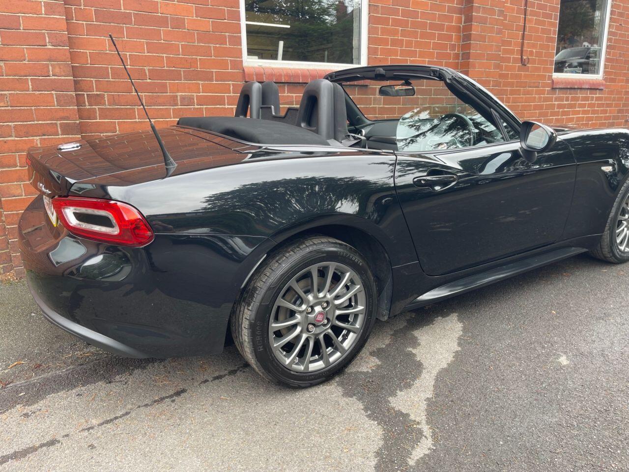 Fiat 124 Spider view 6