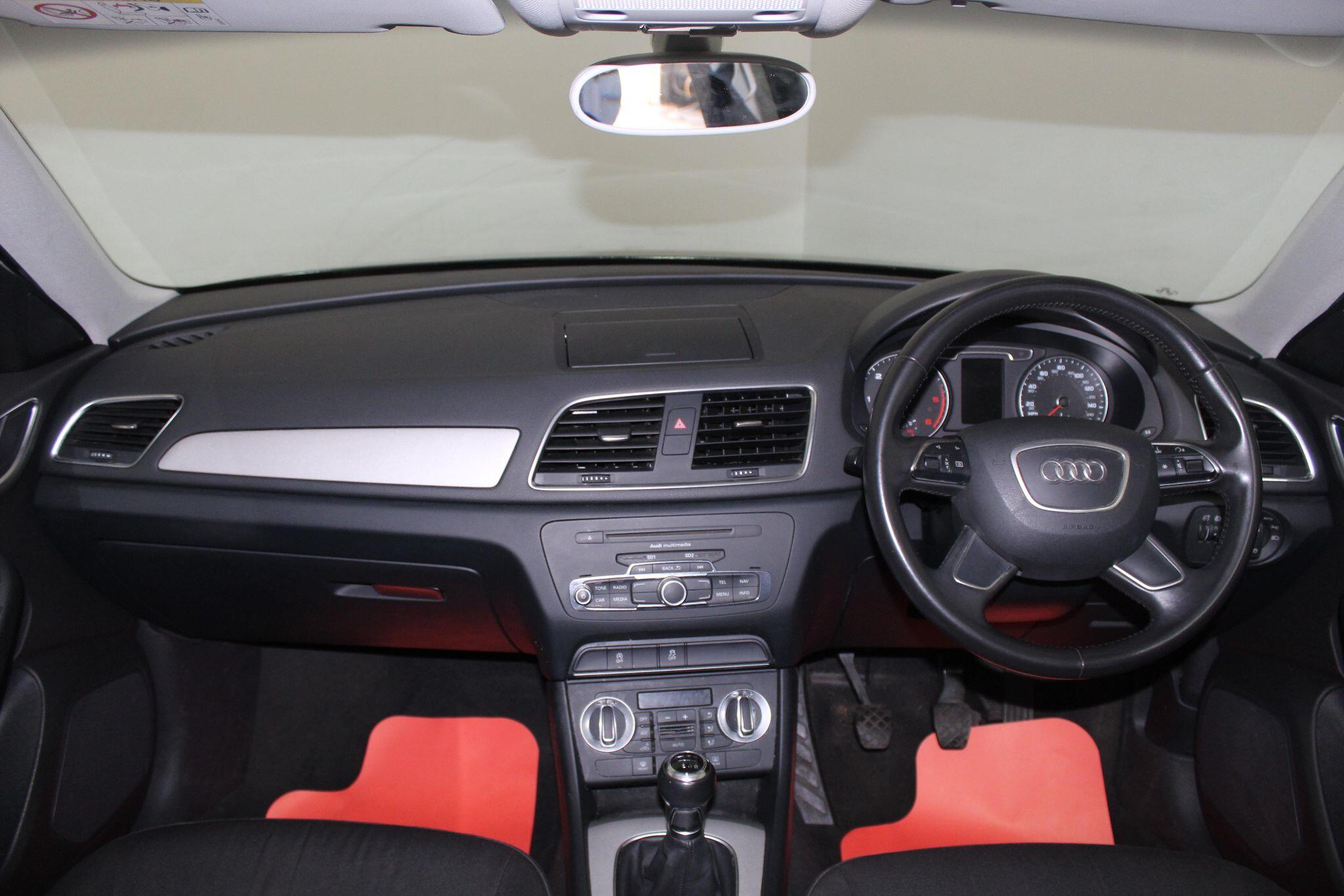 Audi Q3 view 28