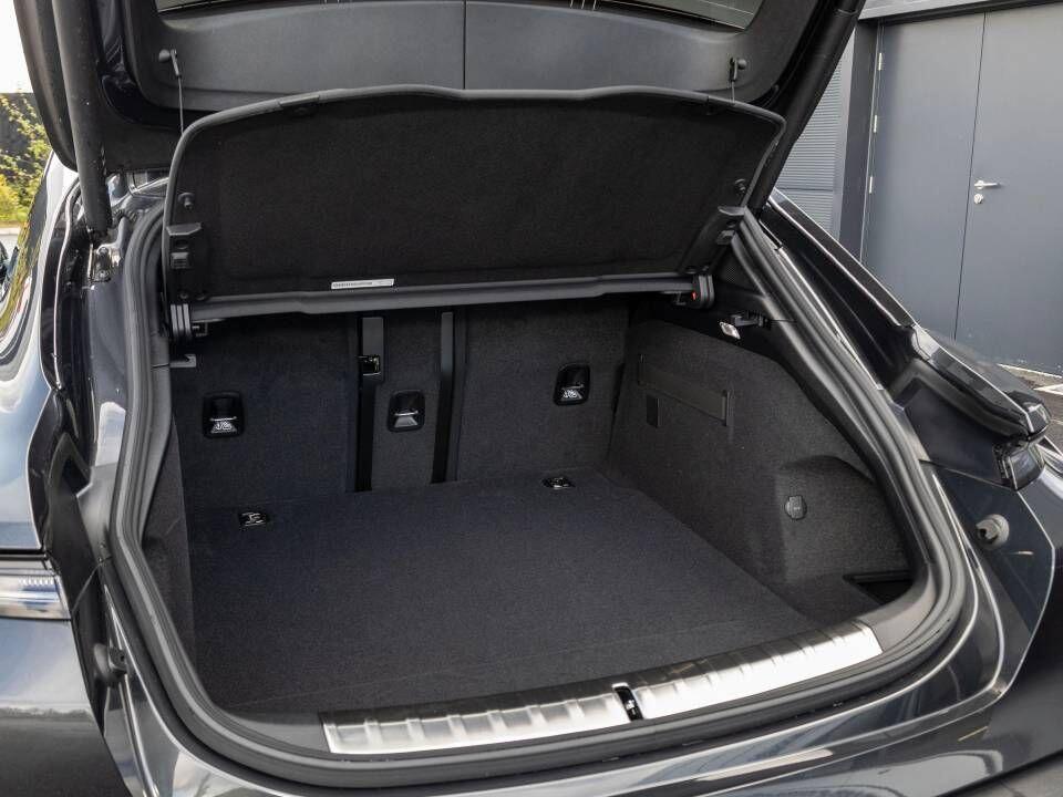 Porsche Taycan view 41
