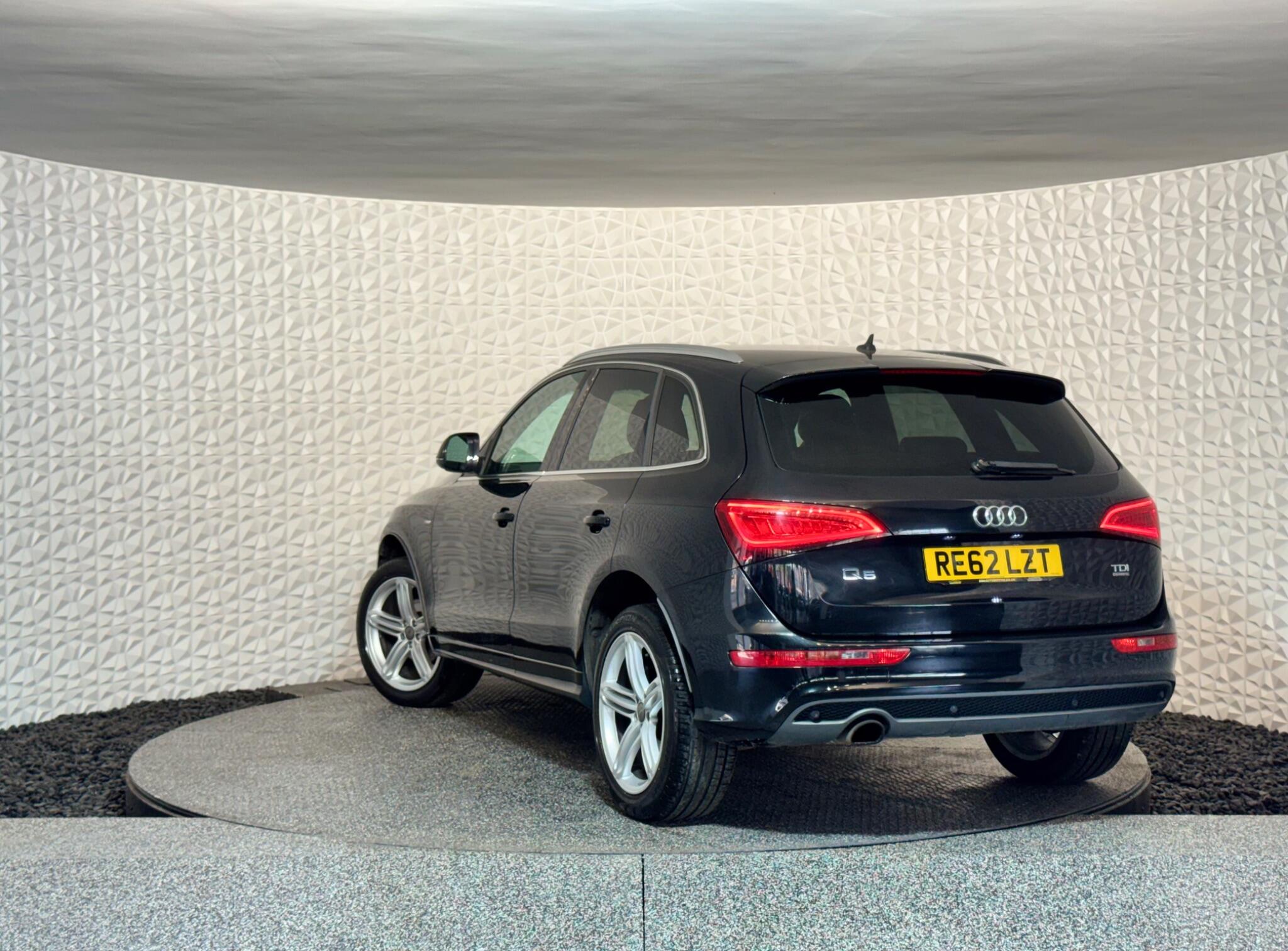 Audi Q5 view 3